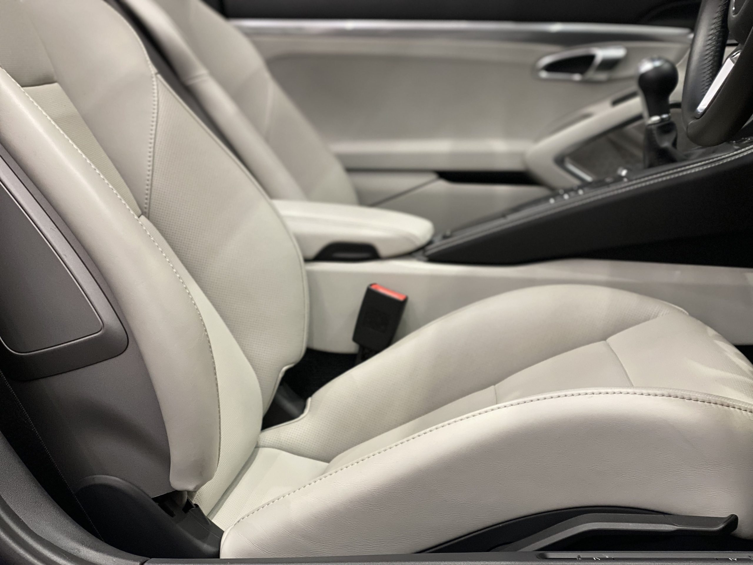 ポルシェ718ボクスターGTS4.0（Type982）6MT<br>ツートンレザーインテリア<br>スポーツクロノPKG<br>スポーツエグゾースト<br>シートベンチレーション＆ヒーター