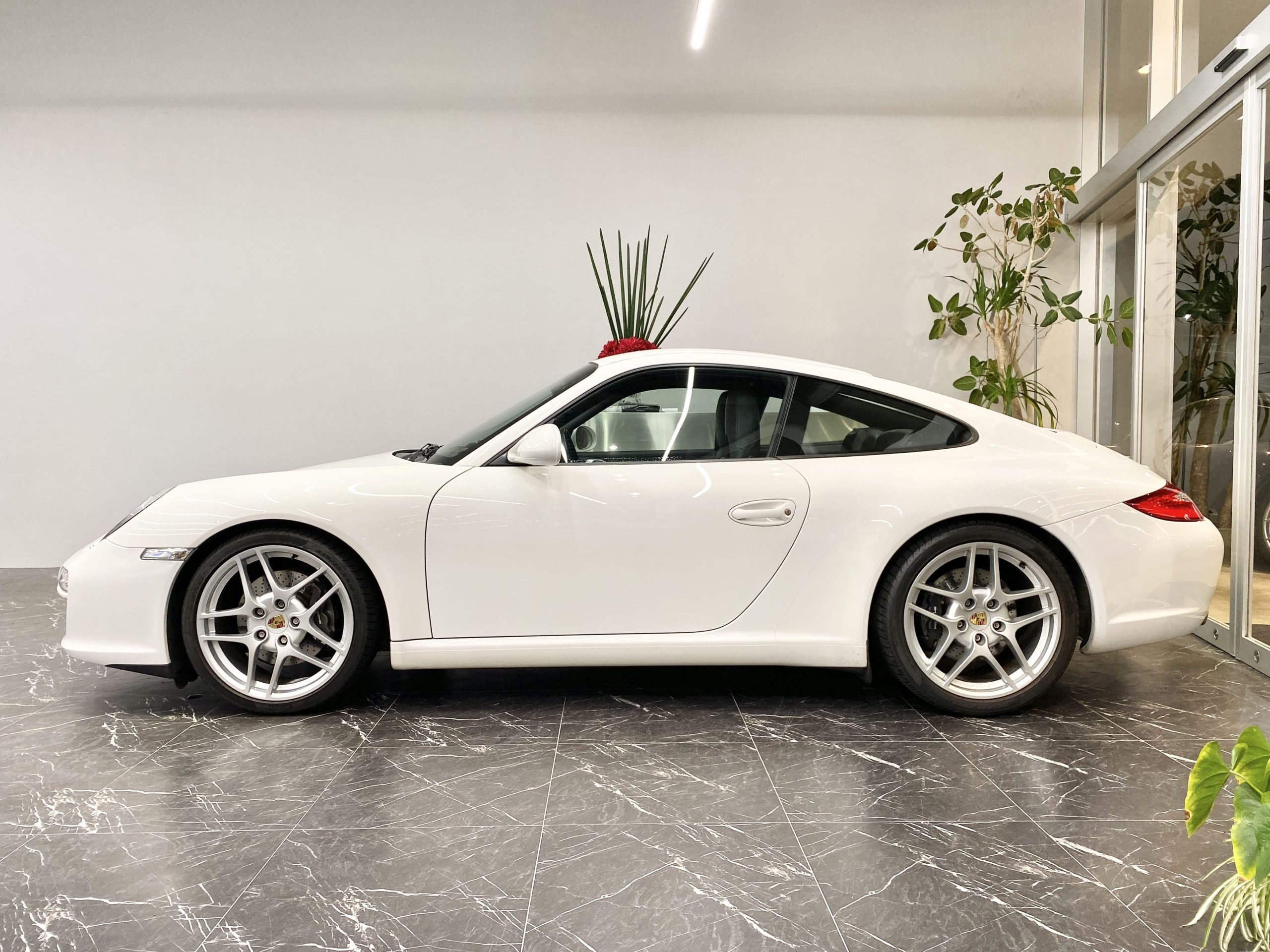 ポルシェ911カレラ（Type997.2）6MT<br>スポーツクロノPKG<br>PASM<br>レザーシート<br>シートヒーター