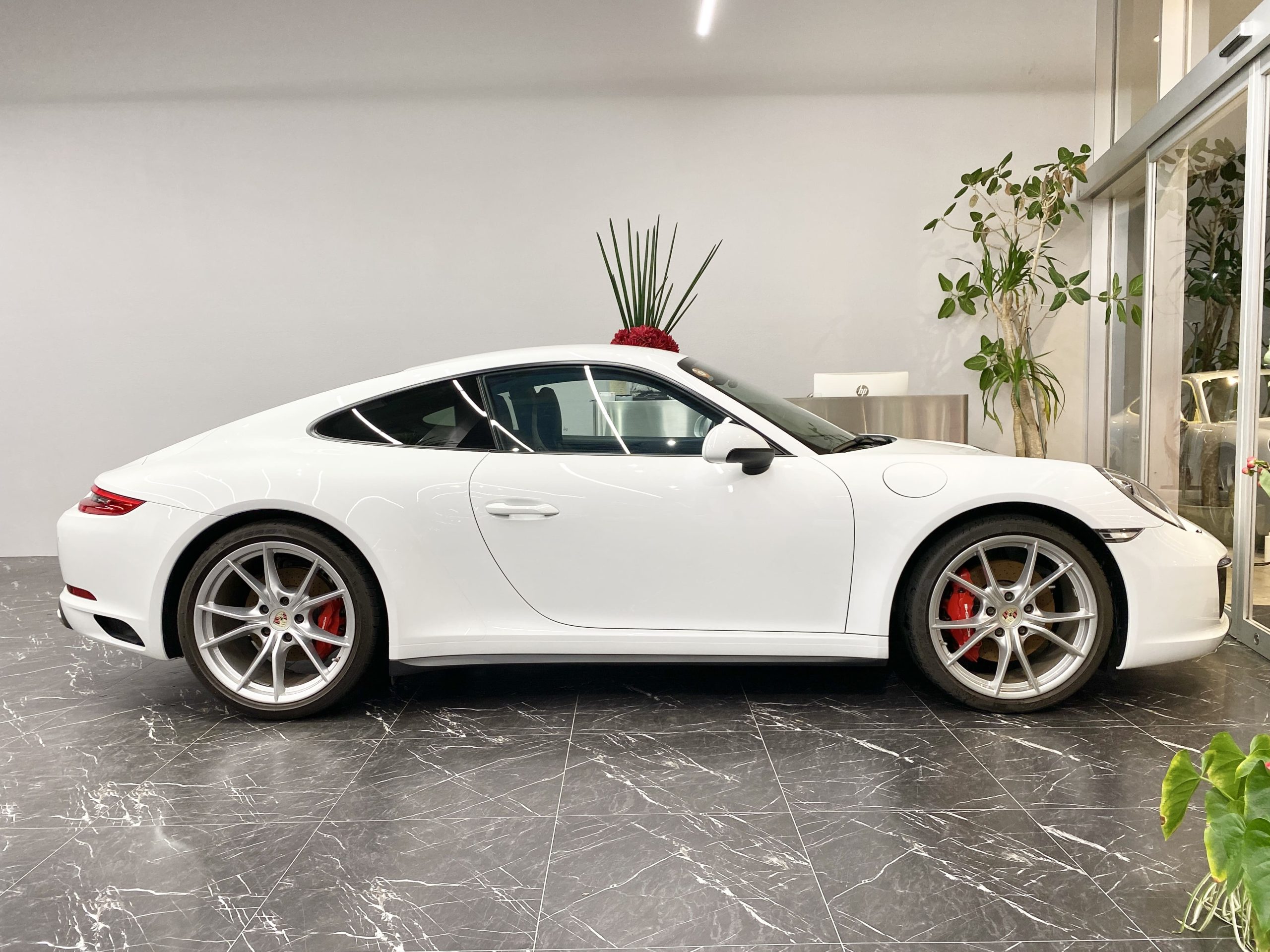 ポルシェ911カレラ4S（Type991.2）<br>左ハンドル7MT仕様<br>スポーツクロノパッケージ<br>20インチカレラSホイール