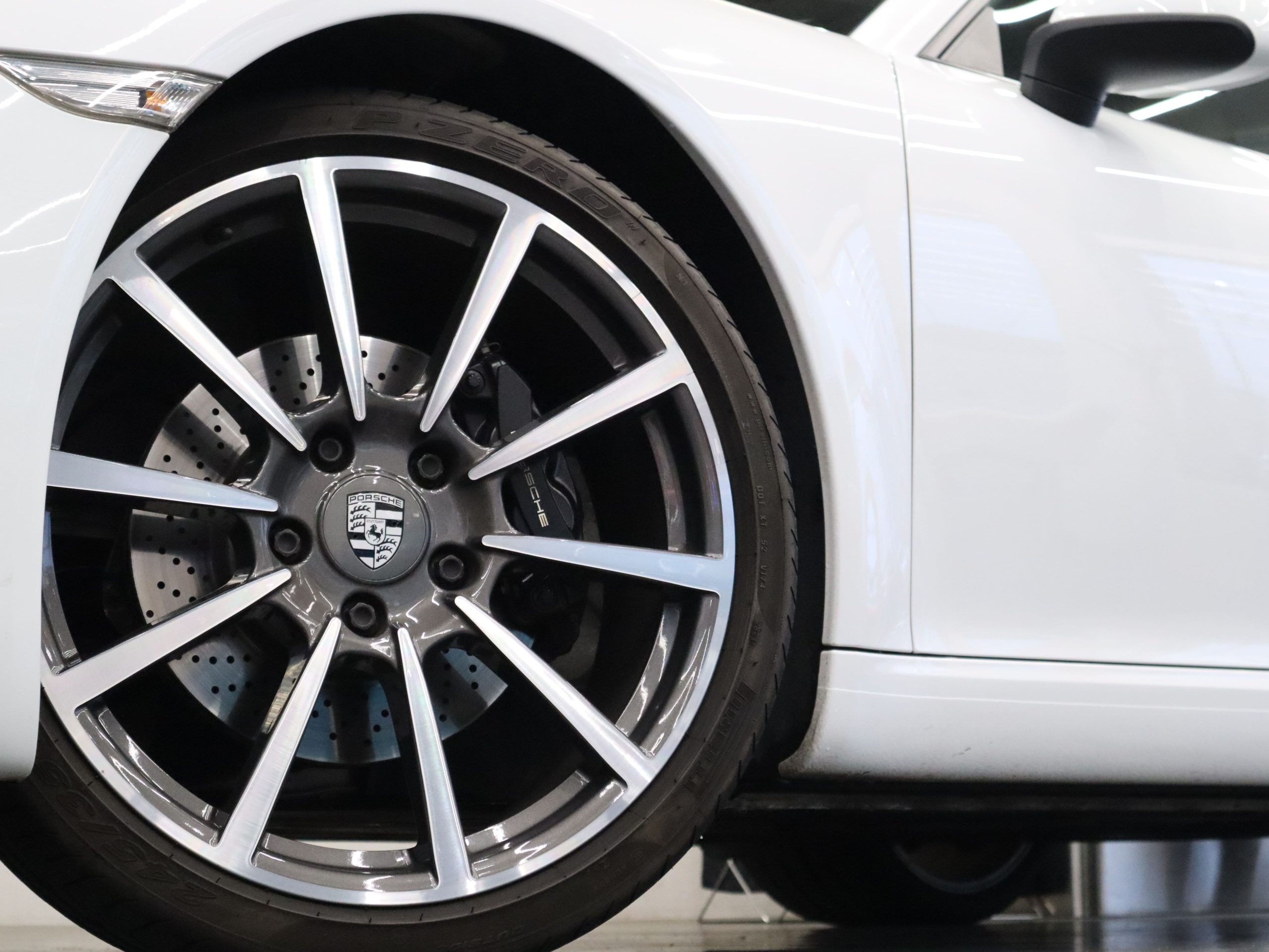 ポルシェ911カレラ（Type991.1）PDK<br>スポーツエグゾーストシステム<br>スポーツクロノパッケージ<br>スポーツデザインステアリング