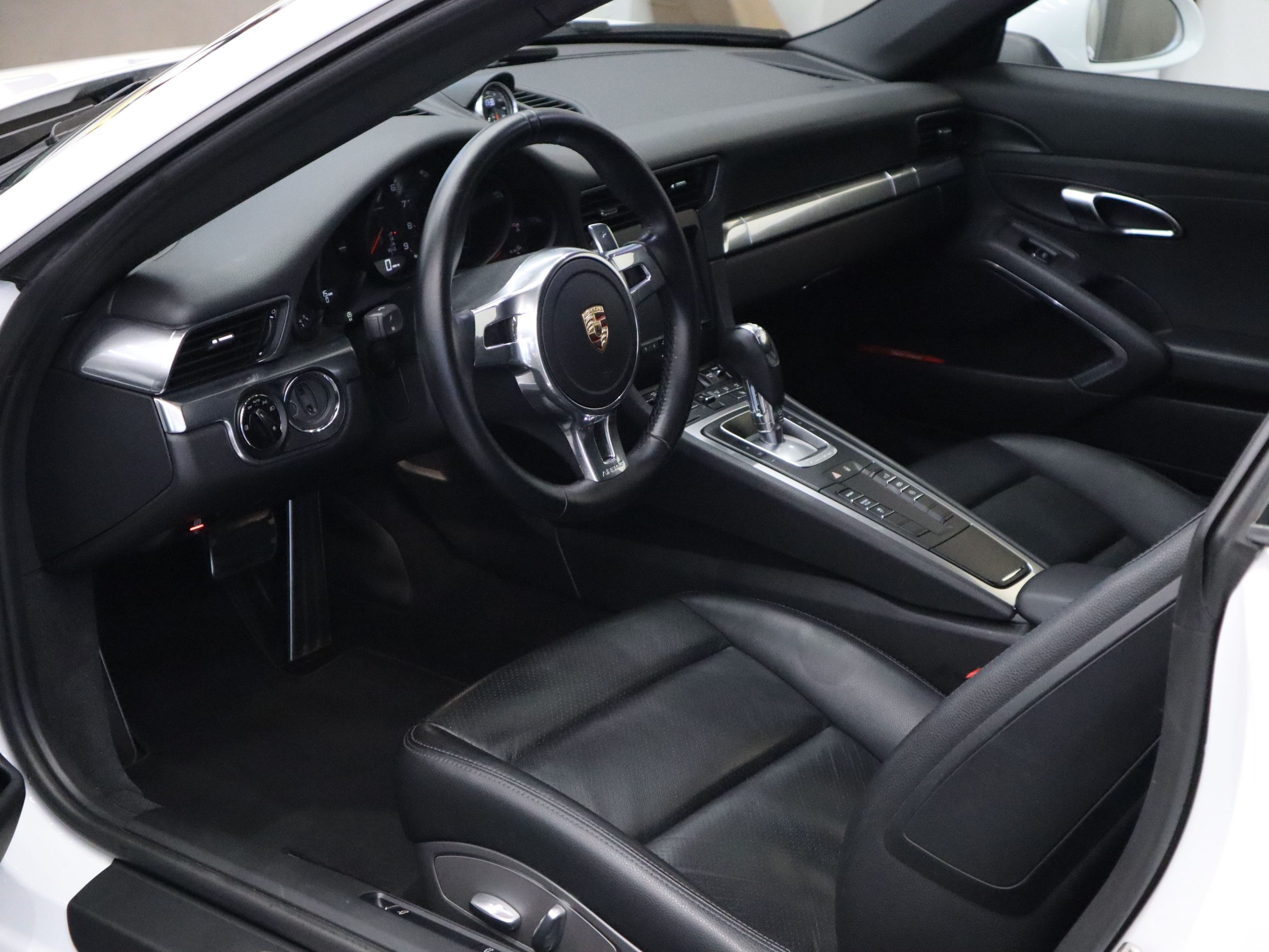 ポルシェ911カレラ（Type991.1）PDK<br>スポーツエグゾーストシステム<br>スポーツクロノパッケージ<br>スポーツデザインステアリング