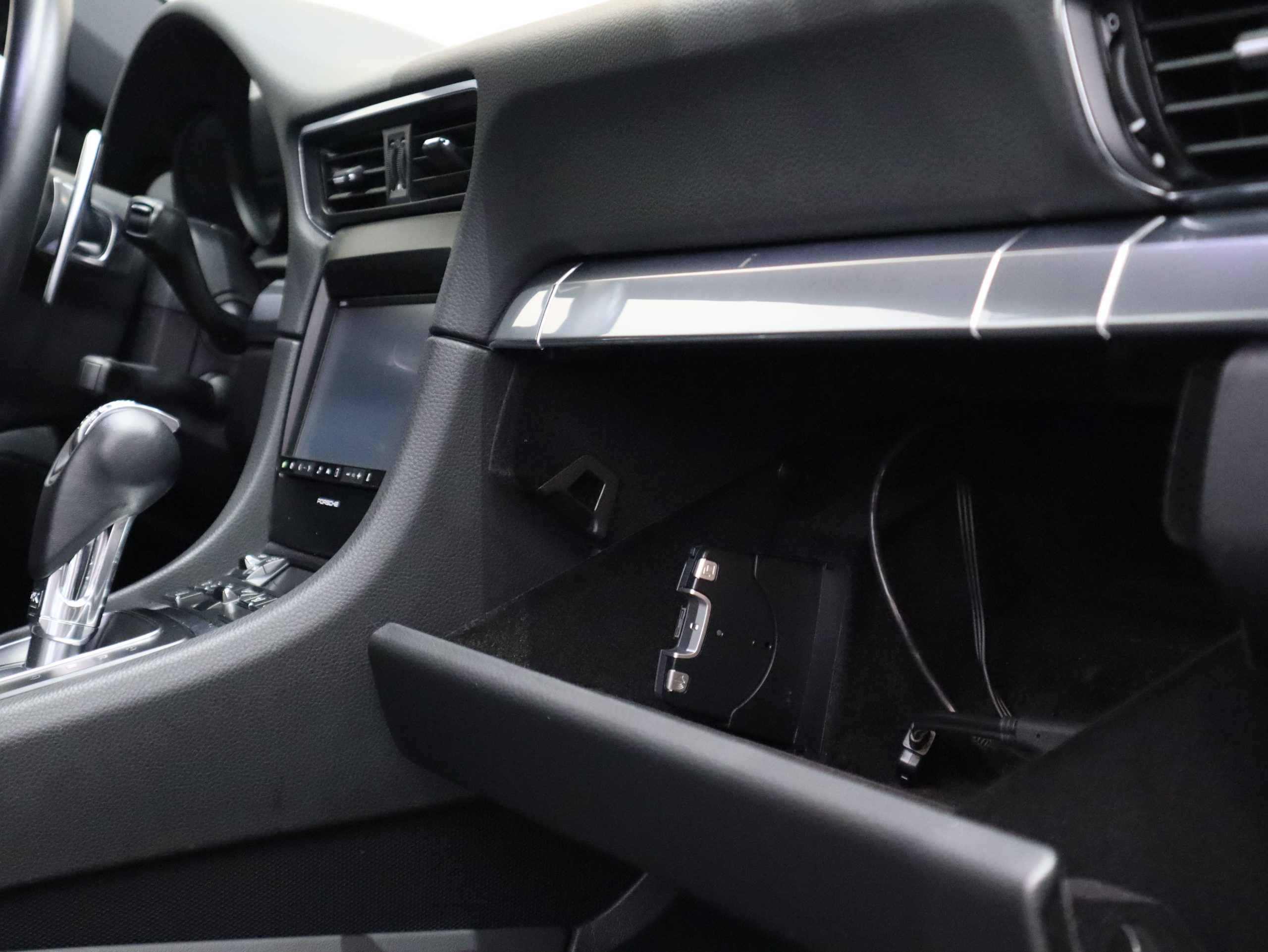 ポルシェ911カレラ（Type991.1）PDK<br>スポーツエグゾーストシステム<br>スポーツクロノパッケージ<br>スポーツデザインステアリング