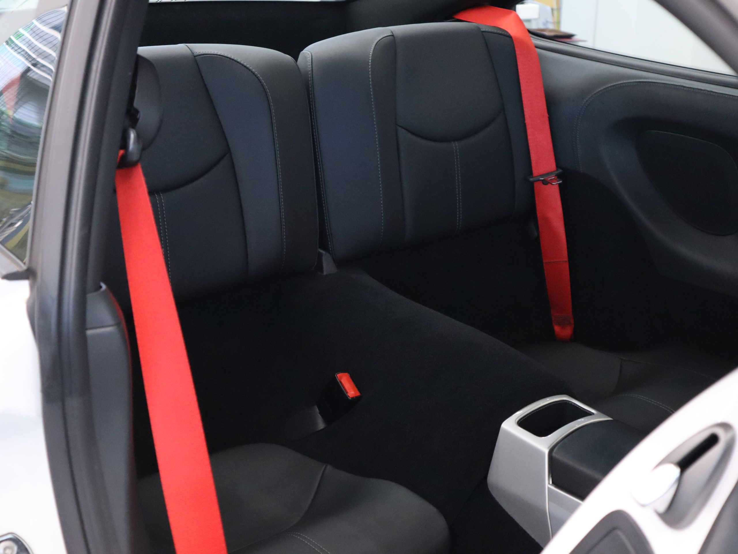 ポルシェ911カレラGTS（Type997.2）PDK<br>カップエアロキット<br>レザー&アルミニウムルックインテリア<br>スポーツエグゾーストシステム