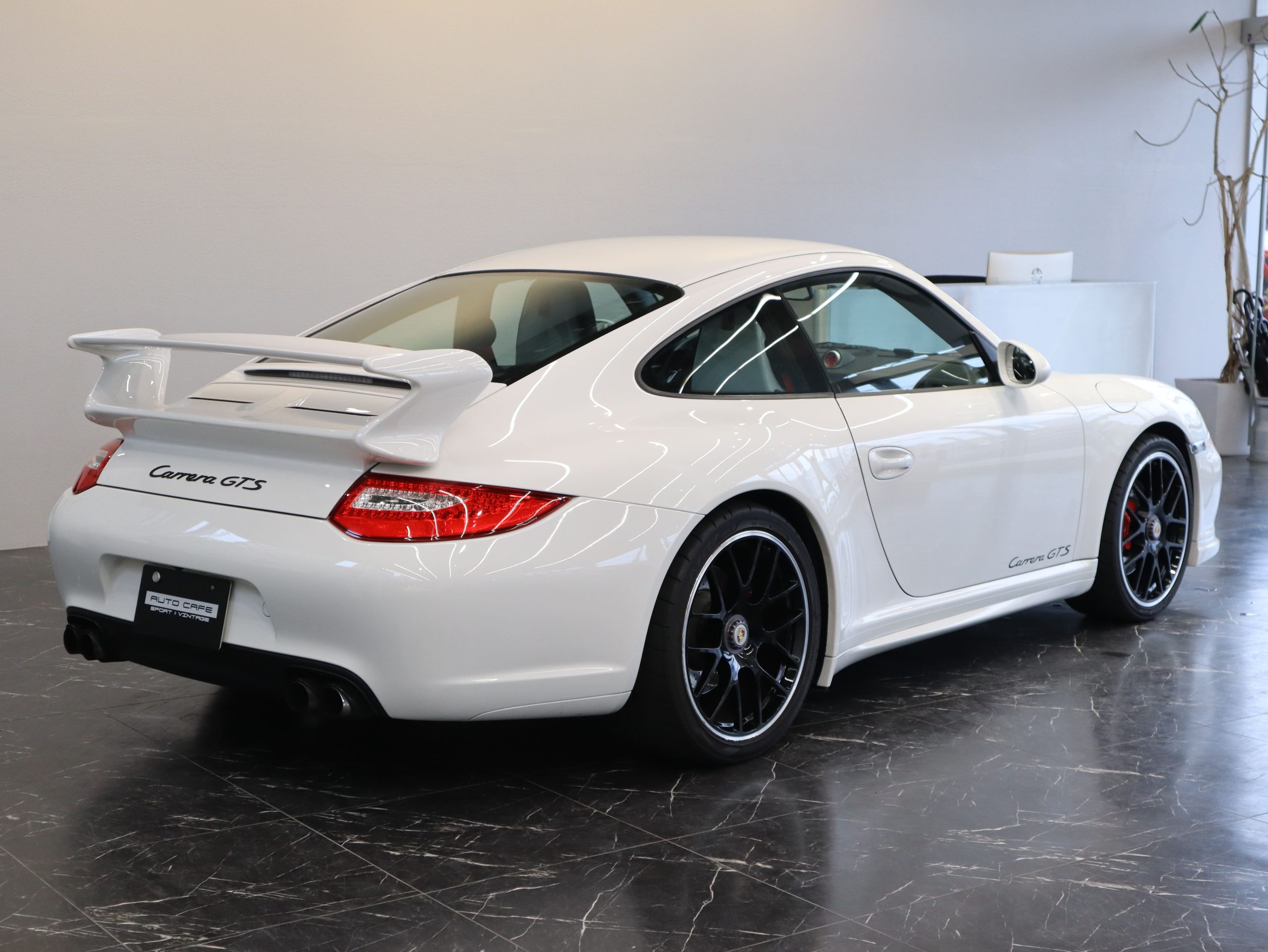 ポルシェ911カレラGTS（Type997.2）PDK<br>カップエアロキット<br>レザー&アルミニウムルックインテリア<br>スポーツエグゾーストシステム