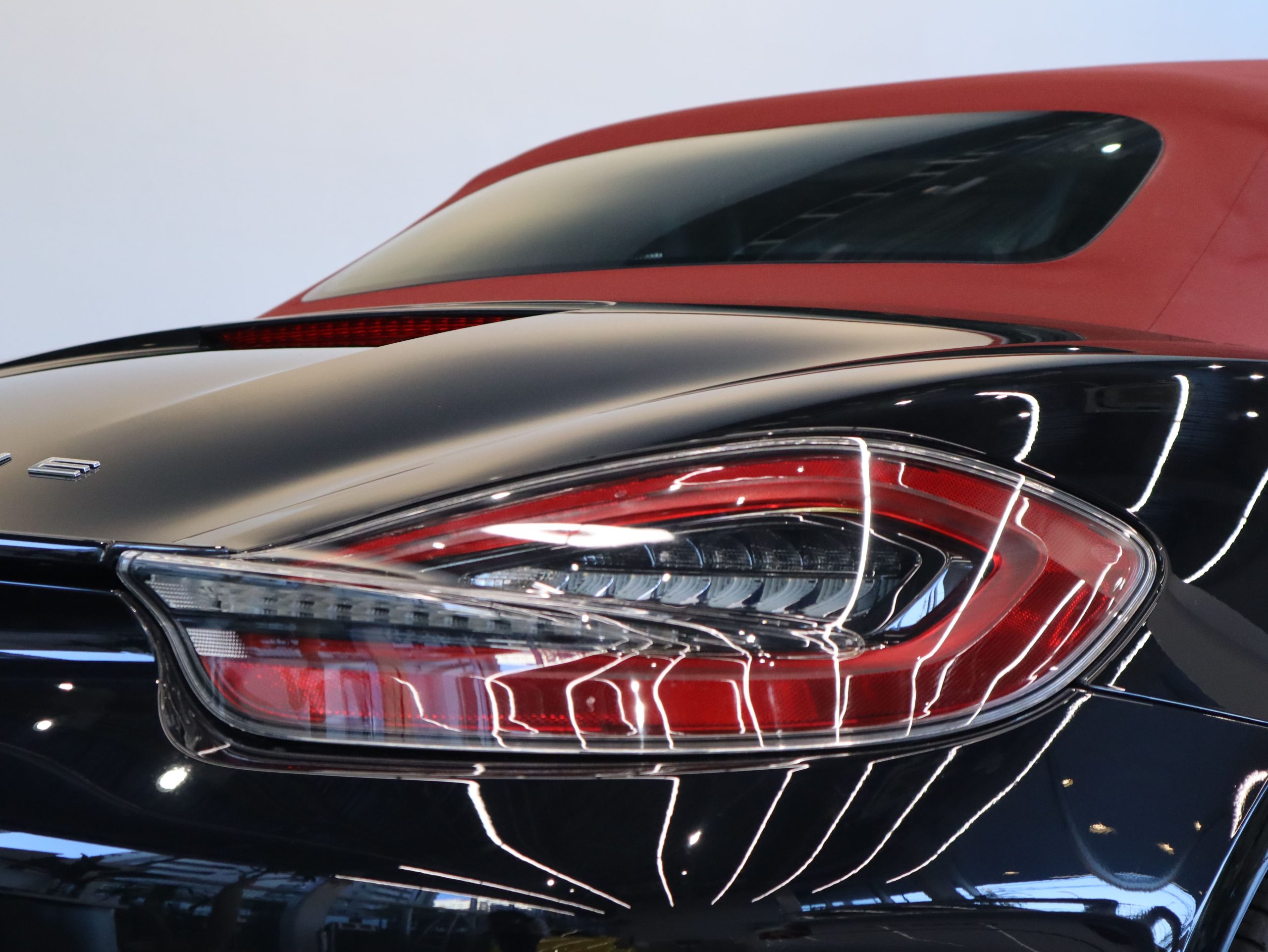 ポルシェボクスター（Type981）PDK<br>スポーツクロノパッケージ<br>スポーツエグゾーストシステム<br>赤幌