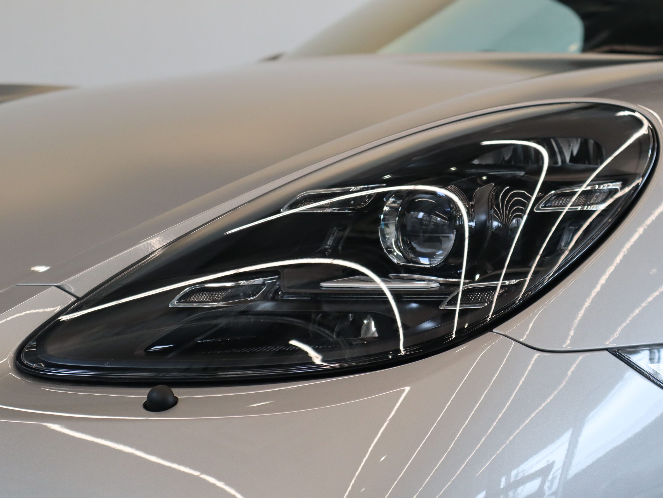 ポルシェ718スパイダー（Type982）PDK<br>スパイダークラシックパッケージ<br>LEDヘッドライト<br>マルチファンクションGTステアリングホイール