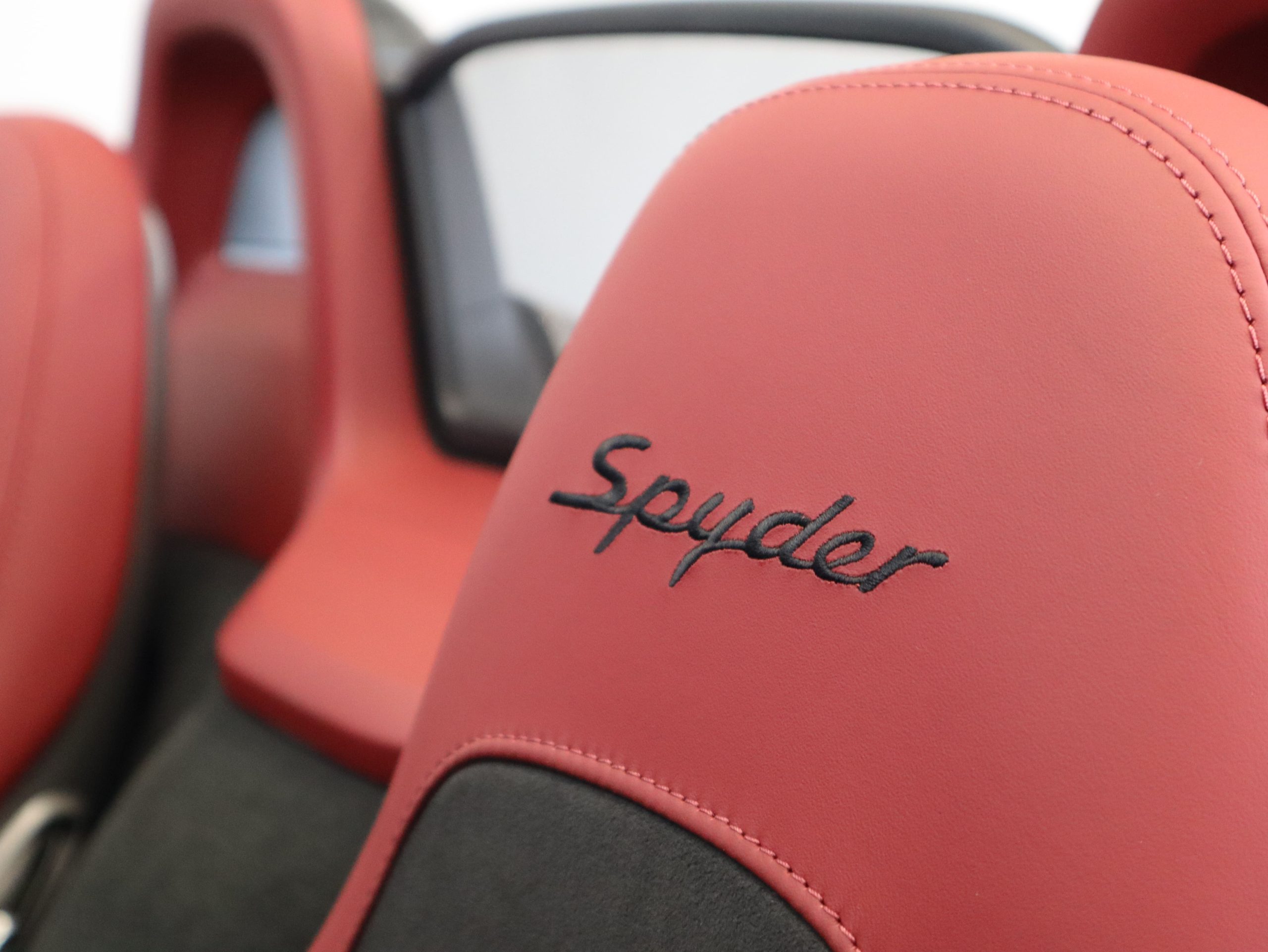 ポルシェ718スパイダー（Type982）PDK<br>スパイダークラシックパッケージ<br>LEDヘッドライト<br>マルチファンクションGTステアリングホイール