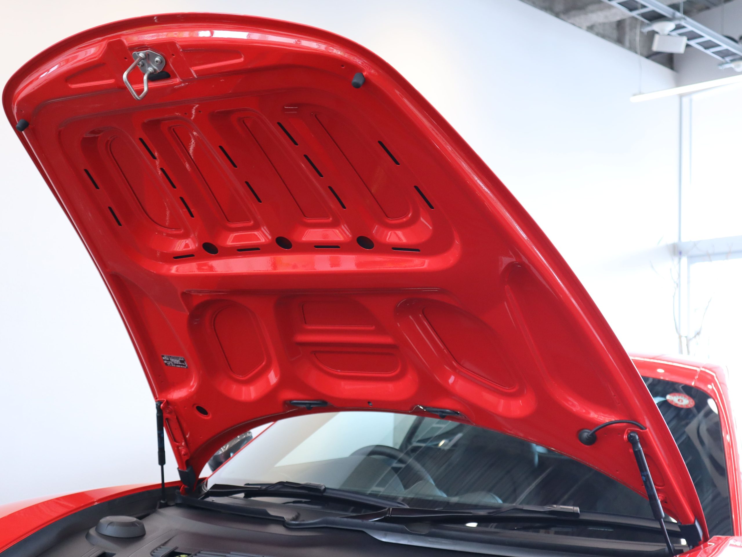 ポルシェ718ケイマンT（Type982）6MT<br>スポーツエグゾーストシステム<br>PASMスポーツシャシー<br>ティンテッドLEDテールランプ<br>スポーツクロノパッケージ