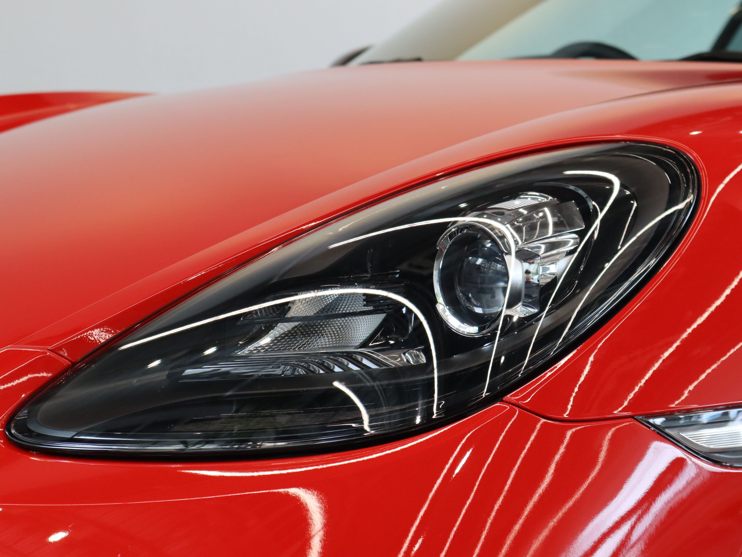 ポルシェ718ケイマンT（Type982）6MT<br>スポーツエグゾーストシステム<br>PASMスポーツシャシー<br>ティンテッドLEDテールランプ<br>スポーツクロノパッケージ