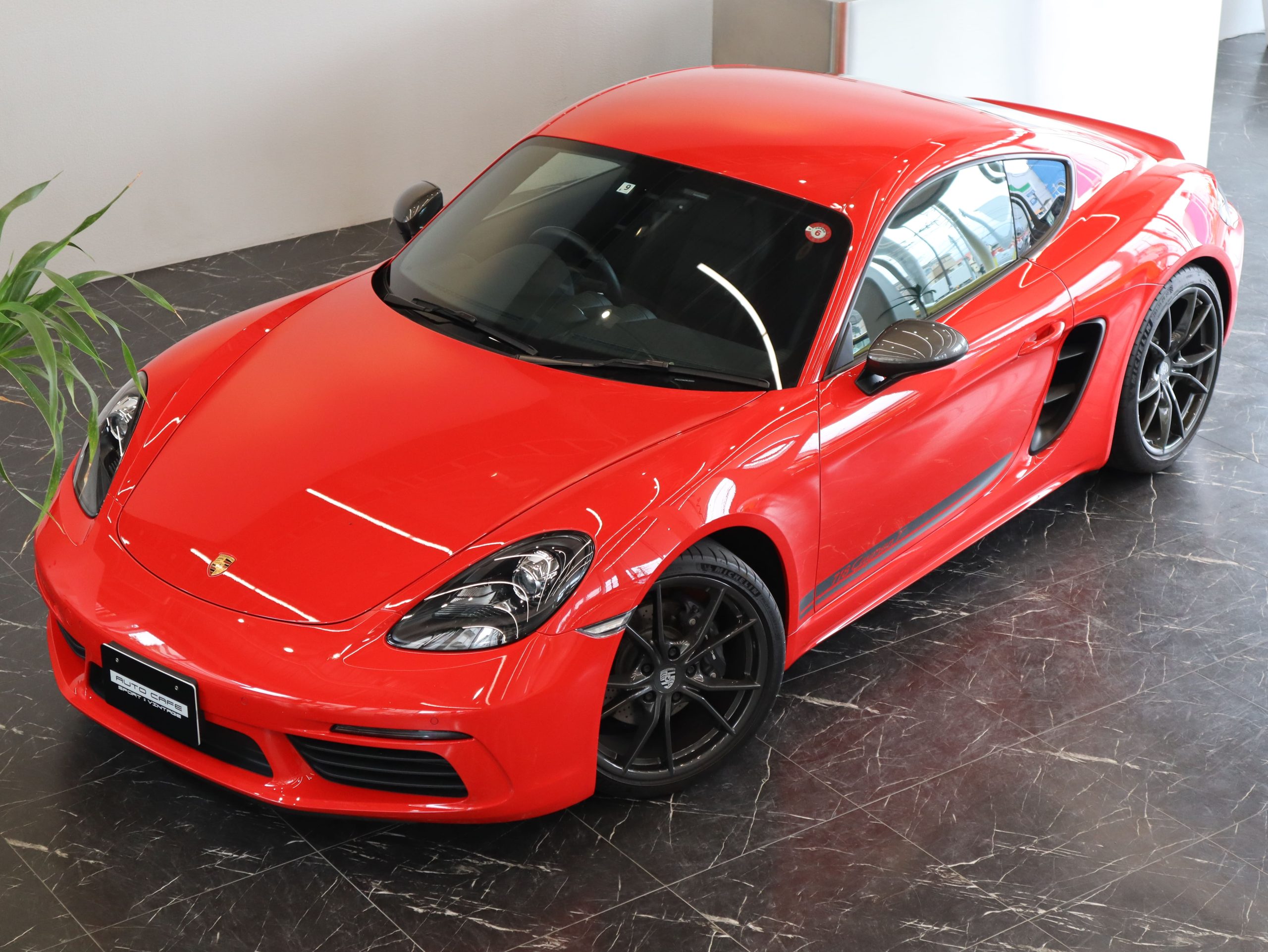 ポルシェ718ケイマンT（Type982）6MT<br>スポーツエグゾーストシステム<br>PASMスポーツシャシー<br>ティンテッドLEDテールランプ<br>スポーツクロノパッケージ