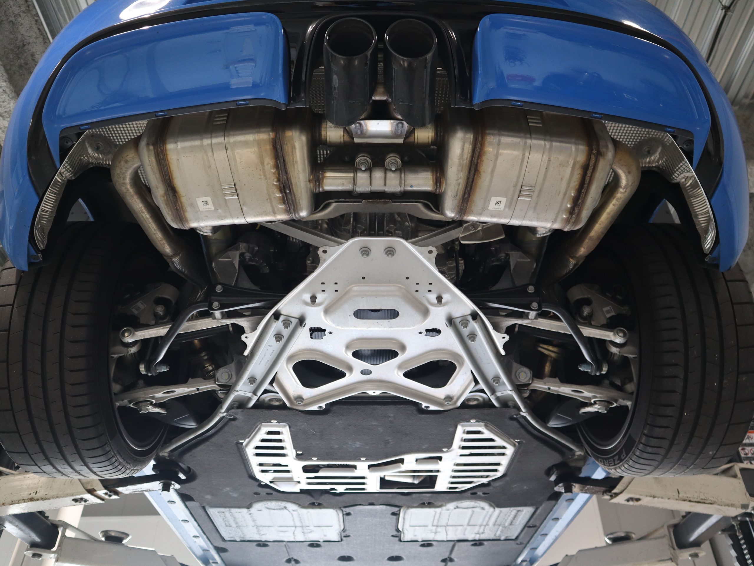 ポルシェ718ケイマン（Type982）PDK<br>シャークブルー＜SPカラー＞<br>スポーツデザインパッケージ<br>スポーツクロノパッケージ<br>エントリー＆ドライブシステム<br>クルーズコントロール