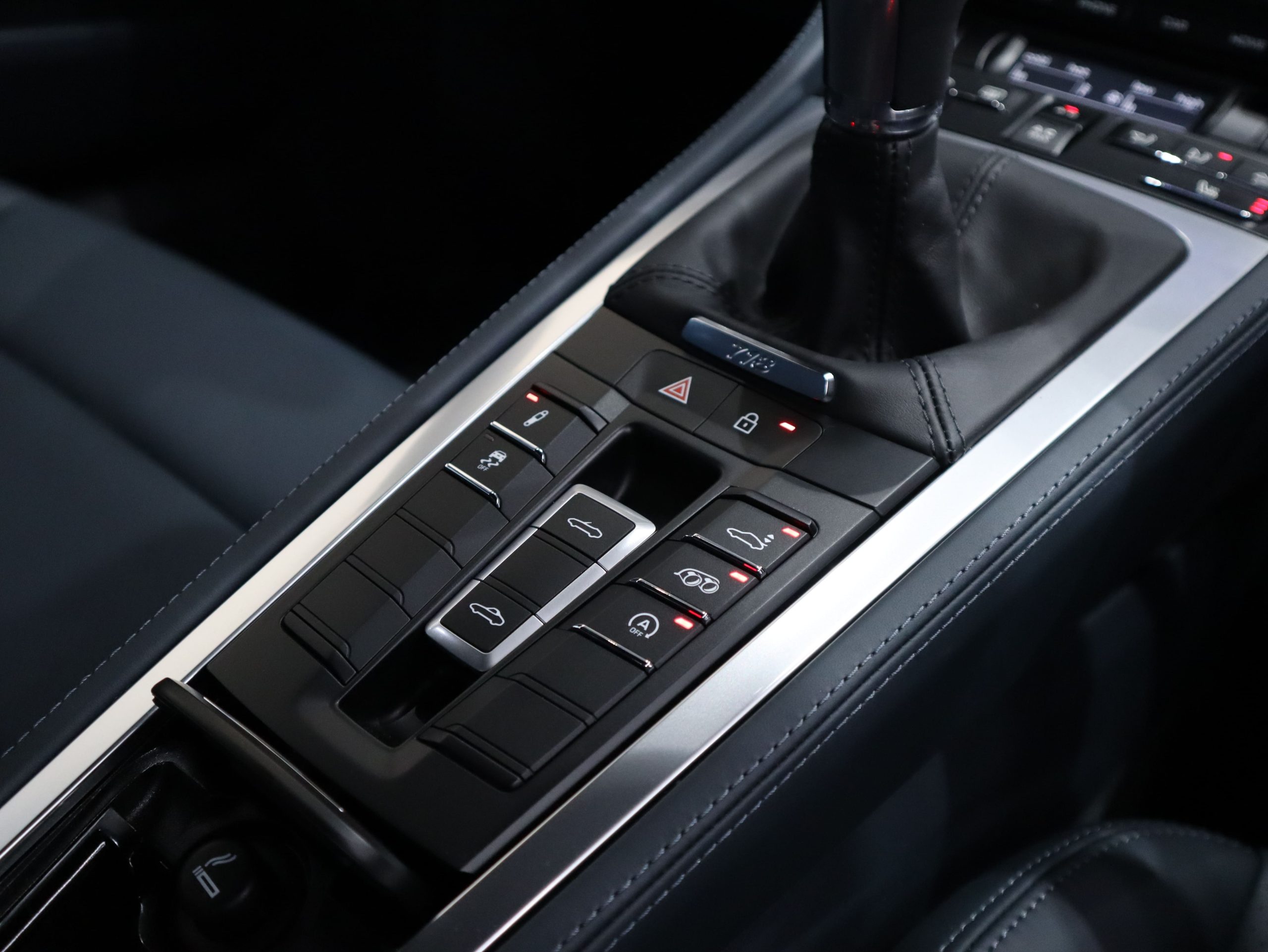 ★ポルシェ718ボクスターGTS4.0（Type982）6MT<br>グラファイトブルーレザーインテリア<br>ヒーテッドカーボンステアリング<br>ホワイトメーターパネル