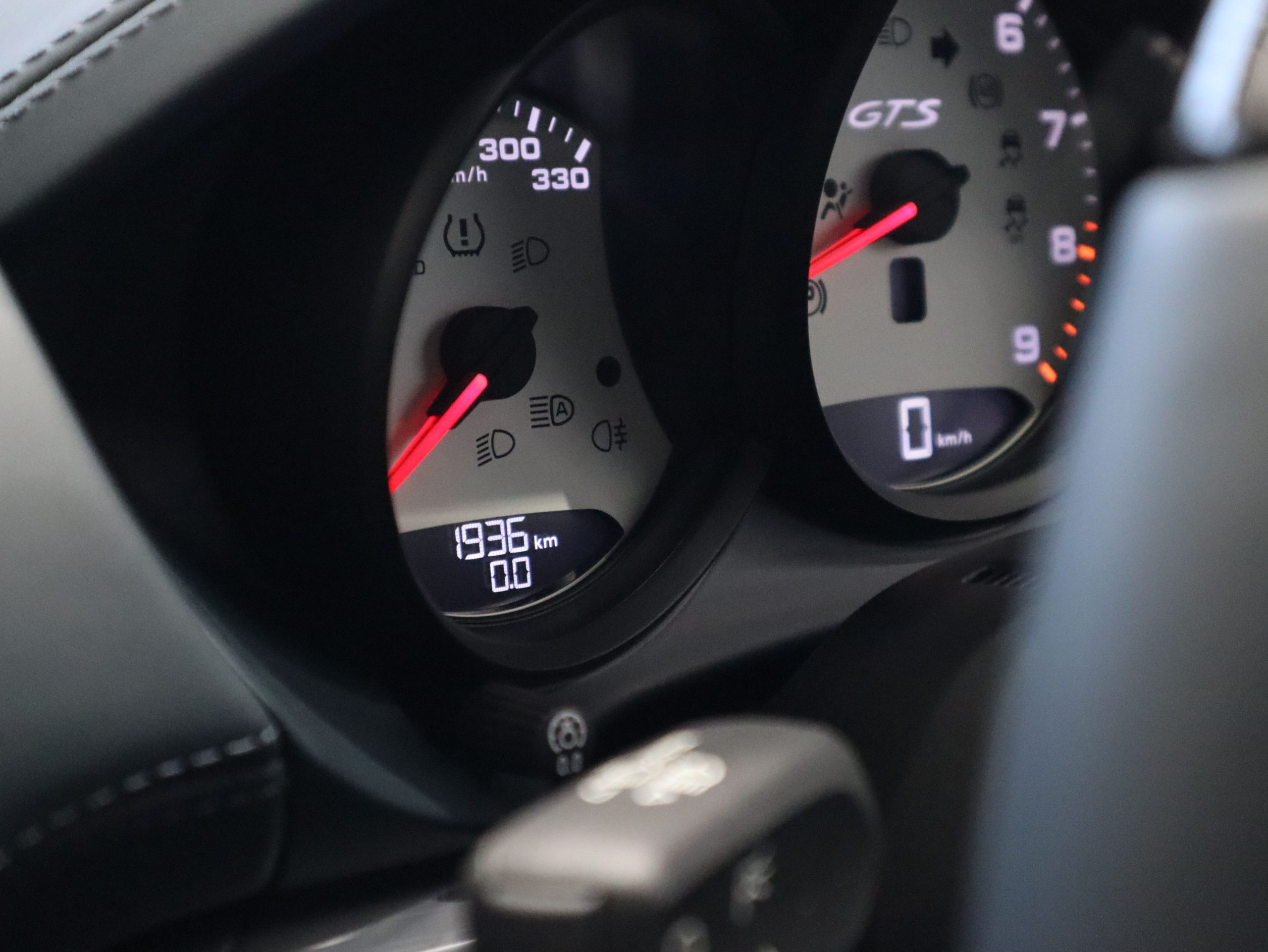 ★ポルシェ718ボクスターGTS4.0（Type982）6MT<br>グラファイトブルーレザーインテリア<br>ヒーテッドカーボンステアリング<br>ホワイトメーターパネル