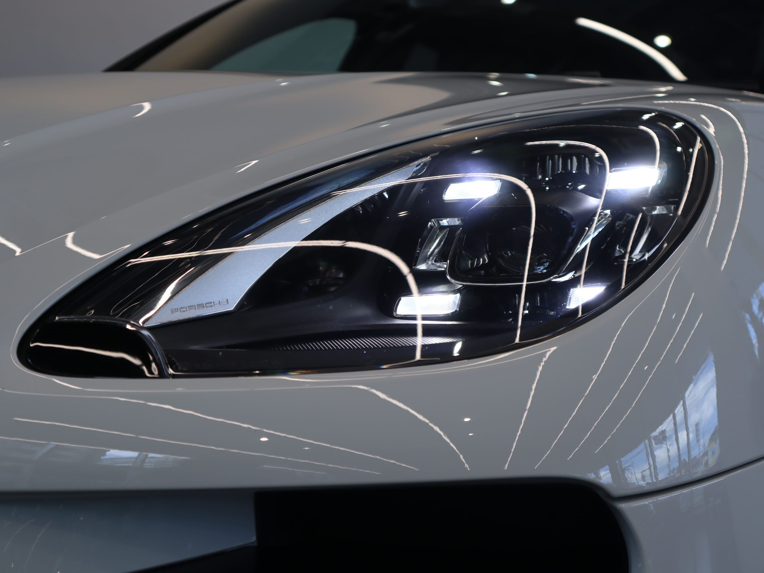 ポルシェマカンターボ特別仕様車<br>【Exclusive Performance Edition】<br>パフォーマンスパッケージ<br>ターボエクステリアパッケージ<br>EXCPエディションインテリアパッケージ<br>