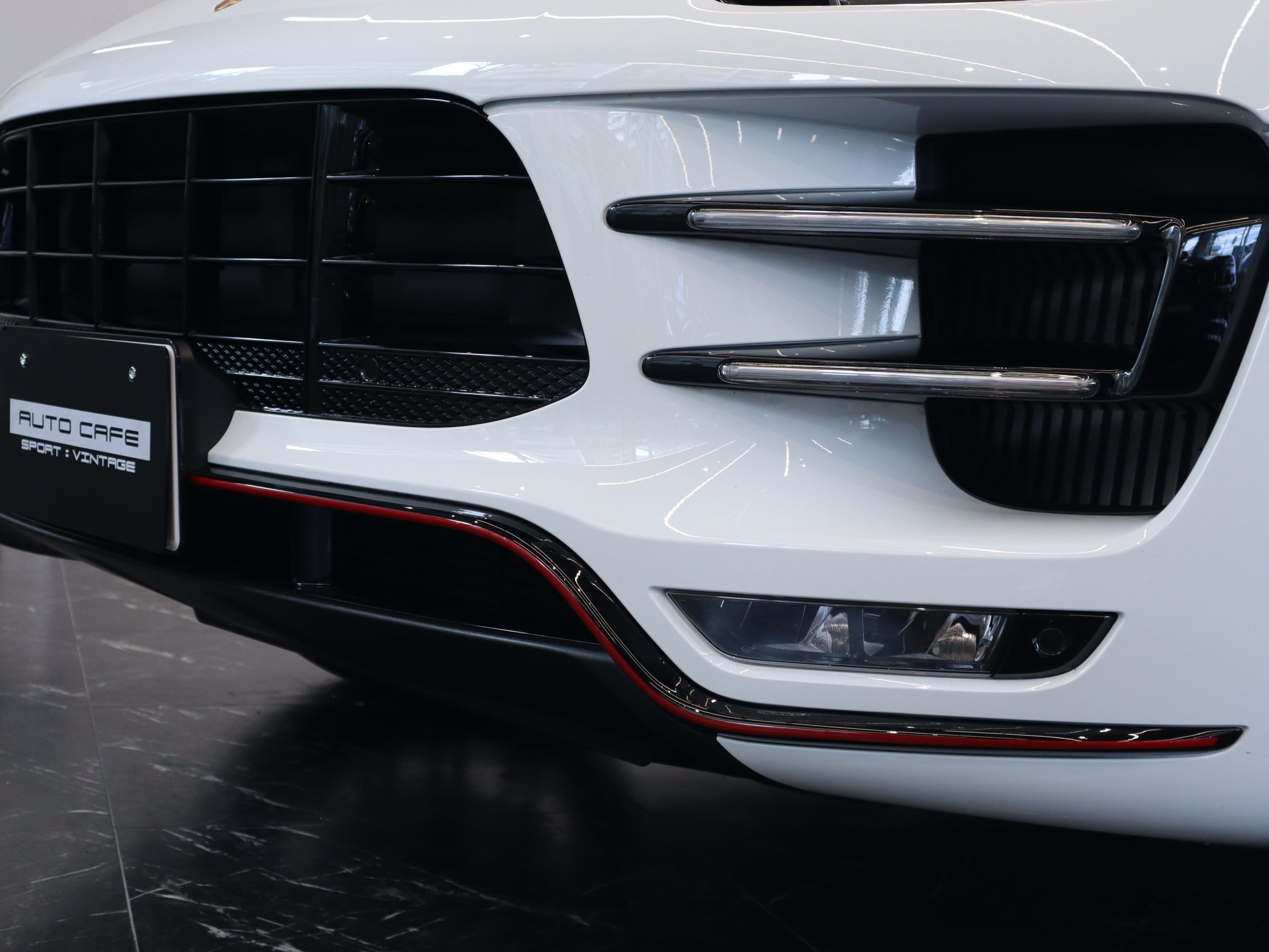 ポルシェマカンターボ特別仕様車<br>【Exclusive Performance Edition】<br>パフォーマンスパッケージ<br>ターボエクステリアパッケージ<br>EXCPエディションインテリアパッケージ<br>