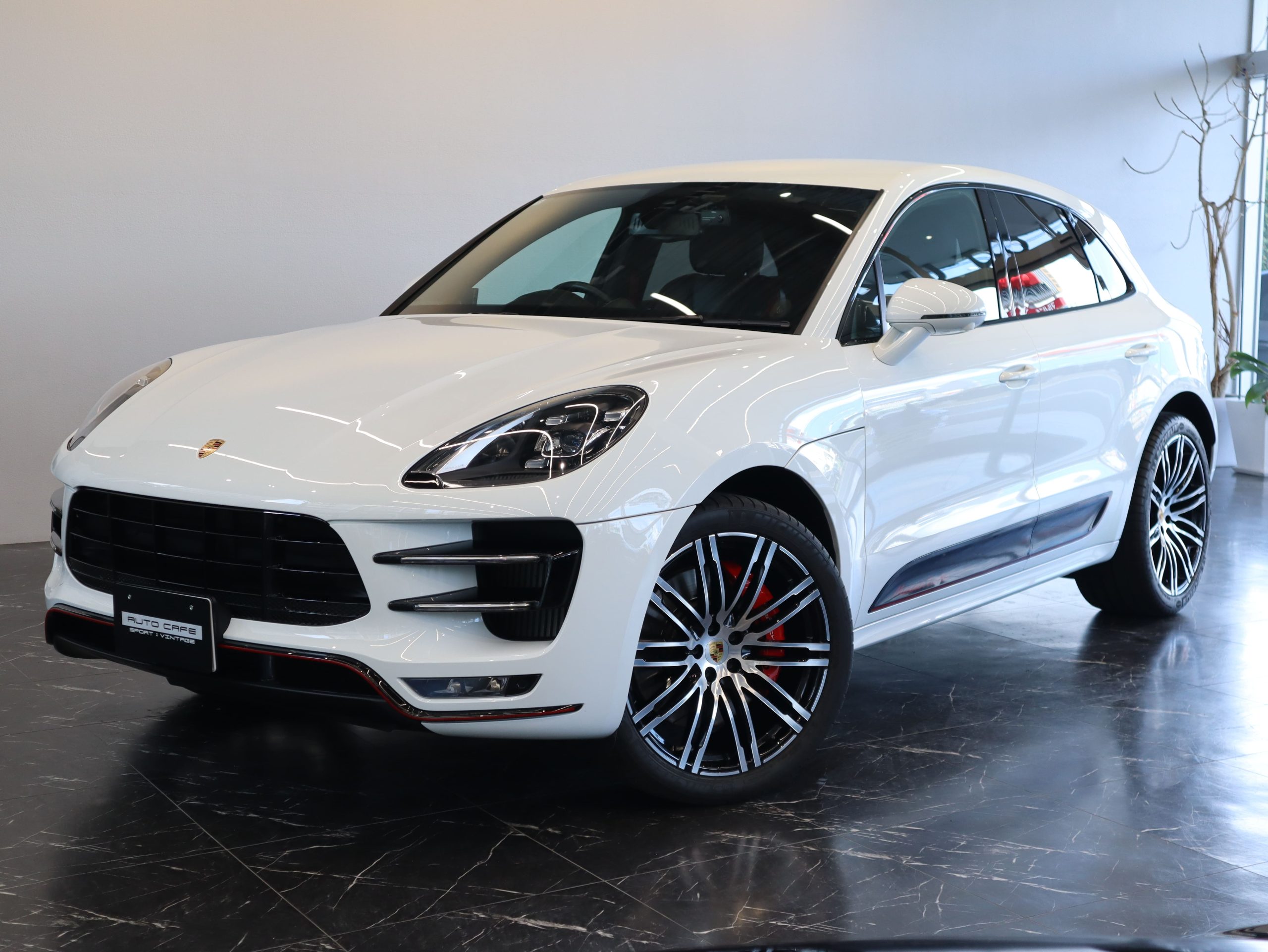 ポルシェマカンターボ特別仕様車<br>【Exclusive Performance Edition】<br>パフォーマンスパッケージ<br>ターボエクステリアパッケージ<br>EXCPエディションインテリアパッケージ<br>