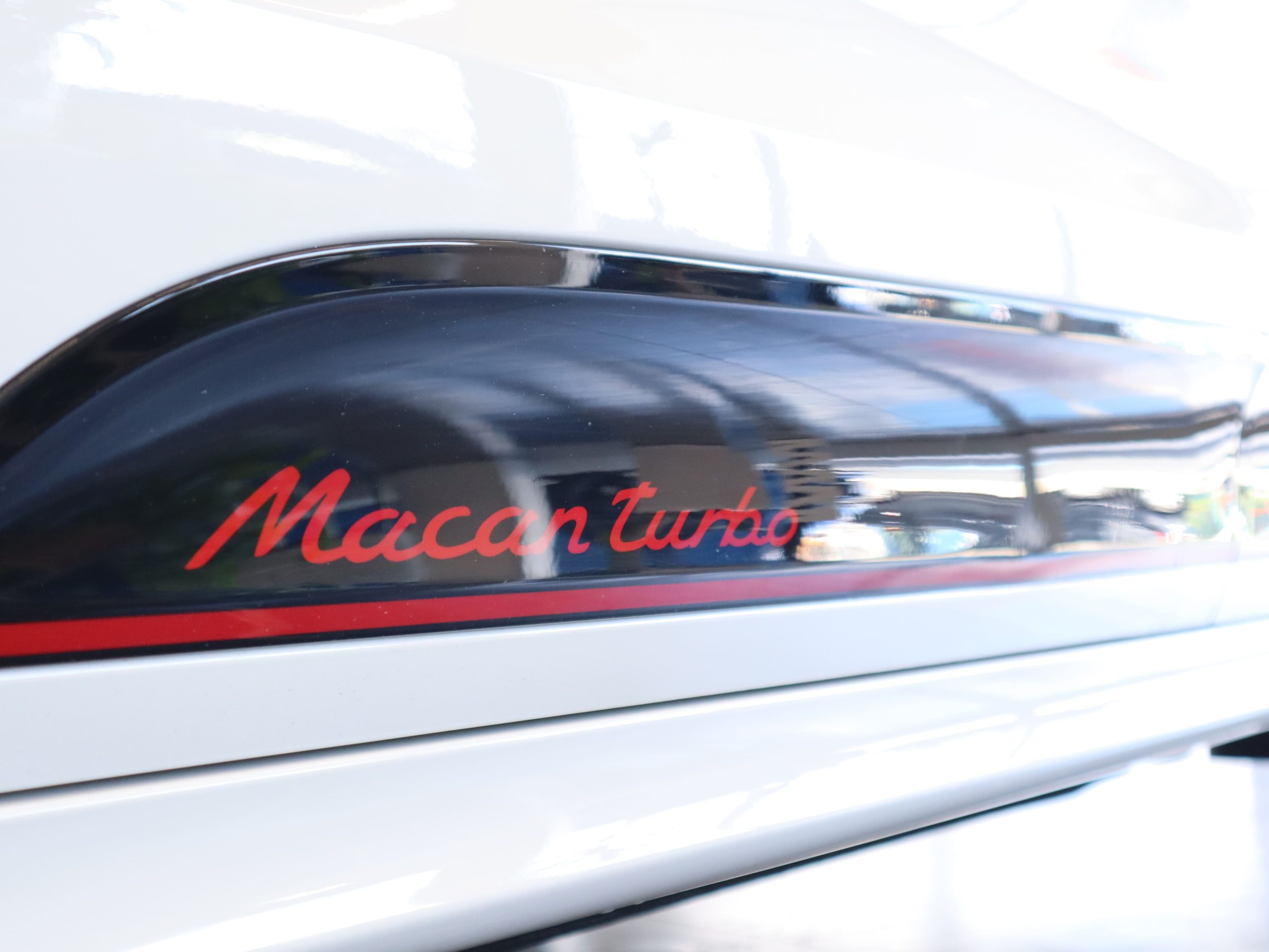 ポルシェマカンターボ特別仕様車<br>【Exclusive Performance Edition】<br>パフォーマンスパッケージ<br>ターボエクステリアパッケージ<br>EXCPエディションインテリアパッケージ<br>