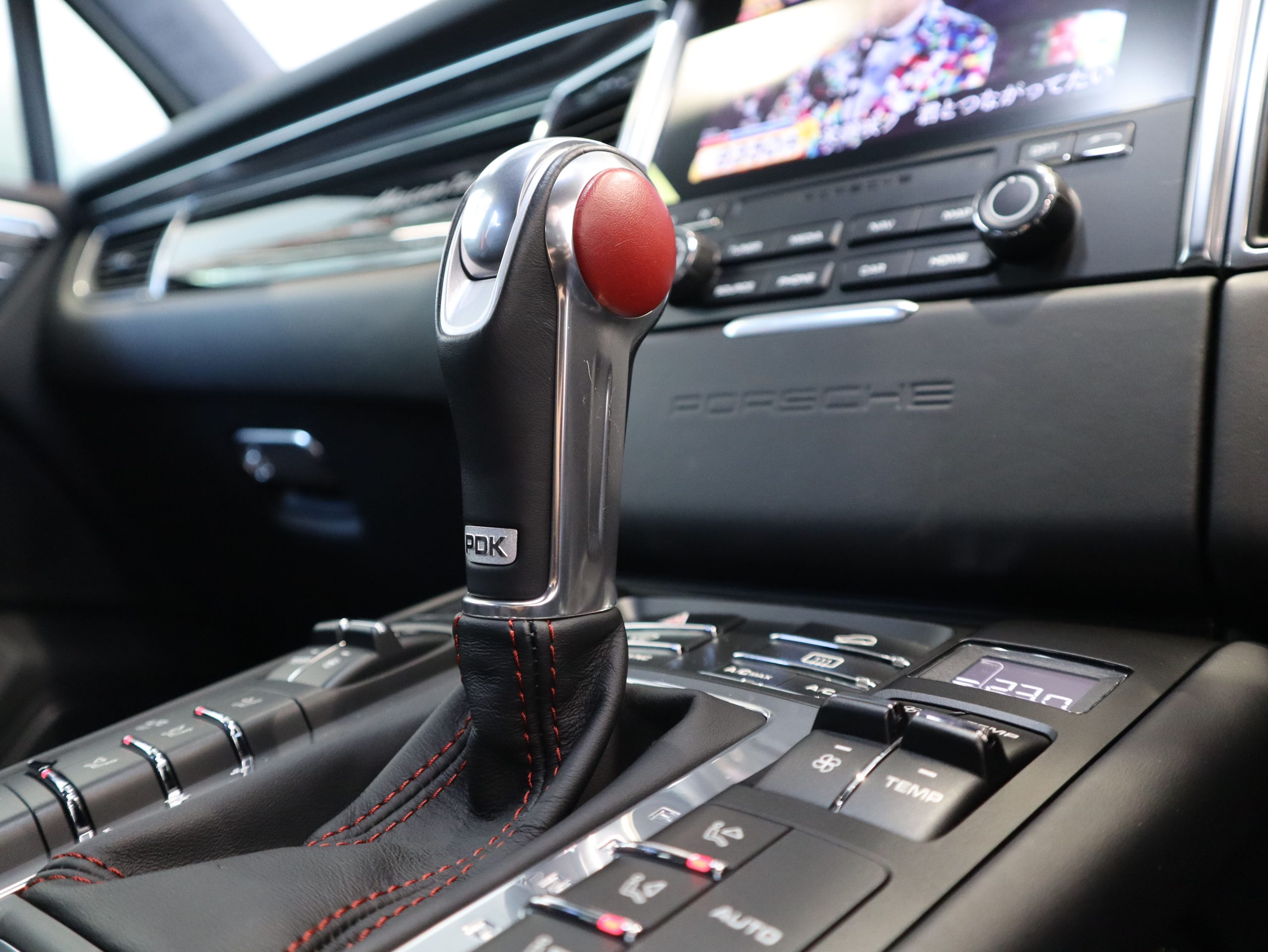 ポルシェマカンターボ特別仕様車<br>【Exclusive Performance Edition】<br>パフォーマンスパッケージ<br>ターボエクステリアパッケージ<br>EXCPエディションインテリアパッケージ<br>