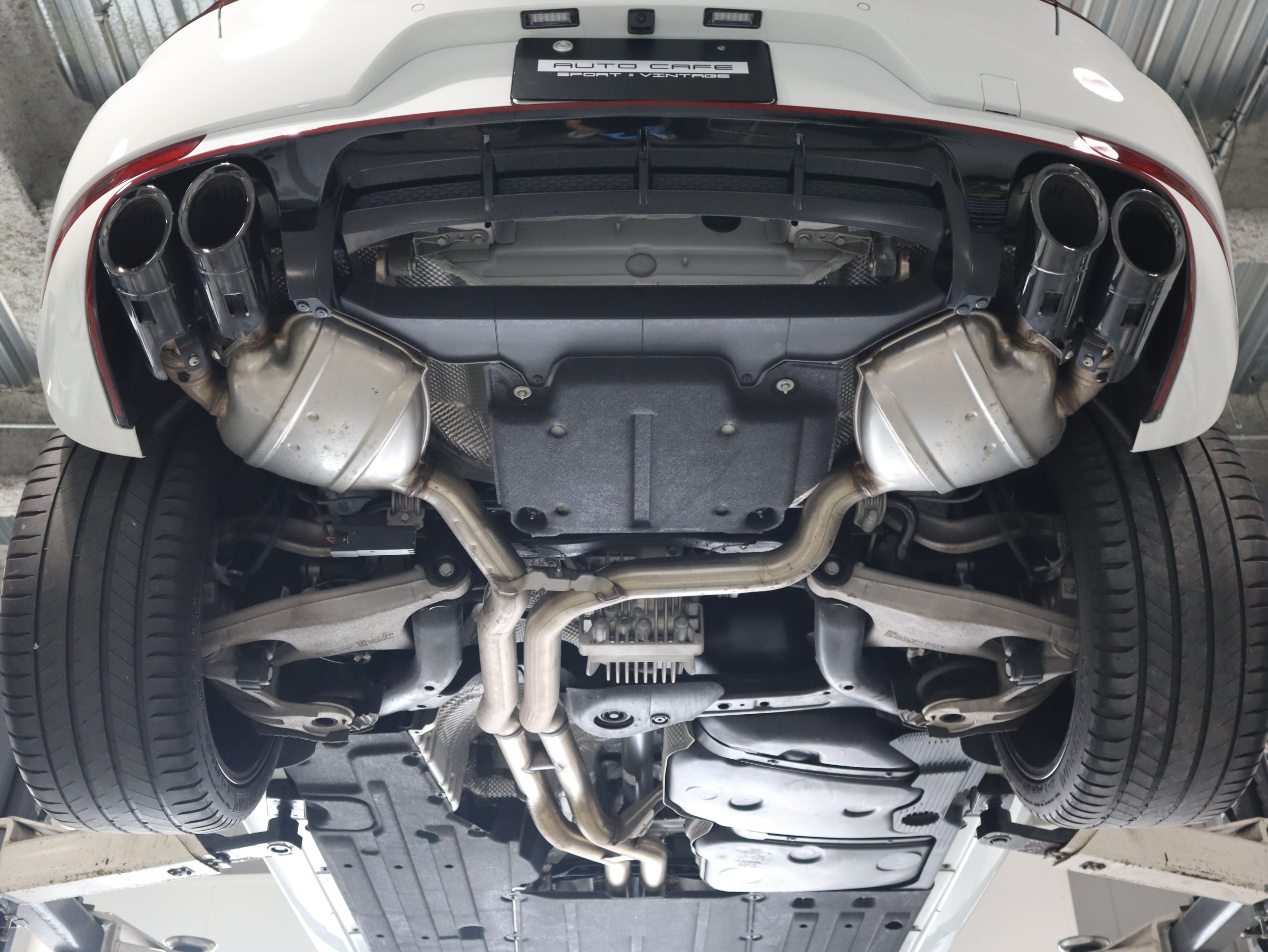 ポルシェマカンターボ特別仕様車<br>【Exclusive Performance Edition】<br>パフォーマンスパッケージ<br>ターボエクステリアパッケージ<br>EXCPエディションインテリアパッケージ<br>