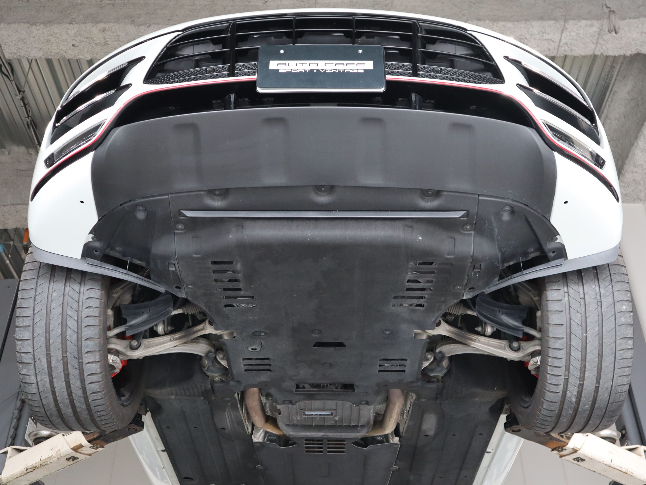 ポルシェマカンターボ特別仕様車<br>【Exclusive Performance Edition】<br>パフォーマンスパッケージ<br>ターボエクステリアパッケージ<br>EXCPエディションインテリアパッケージ<br>