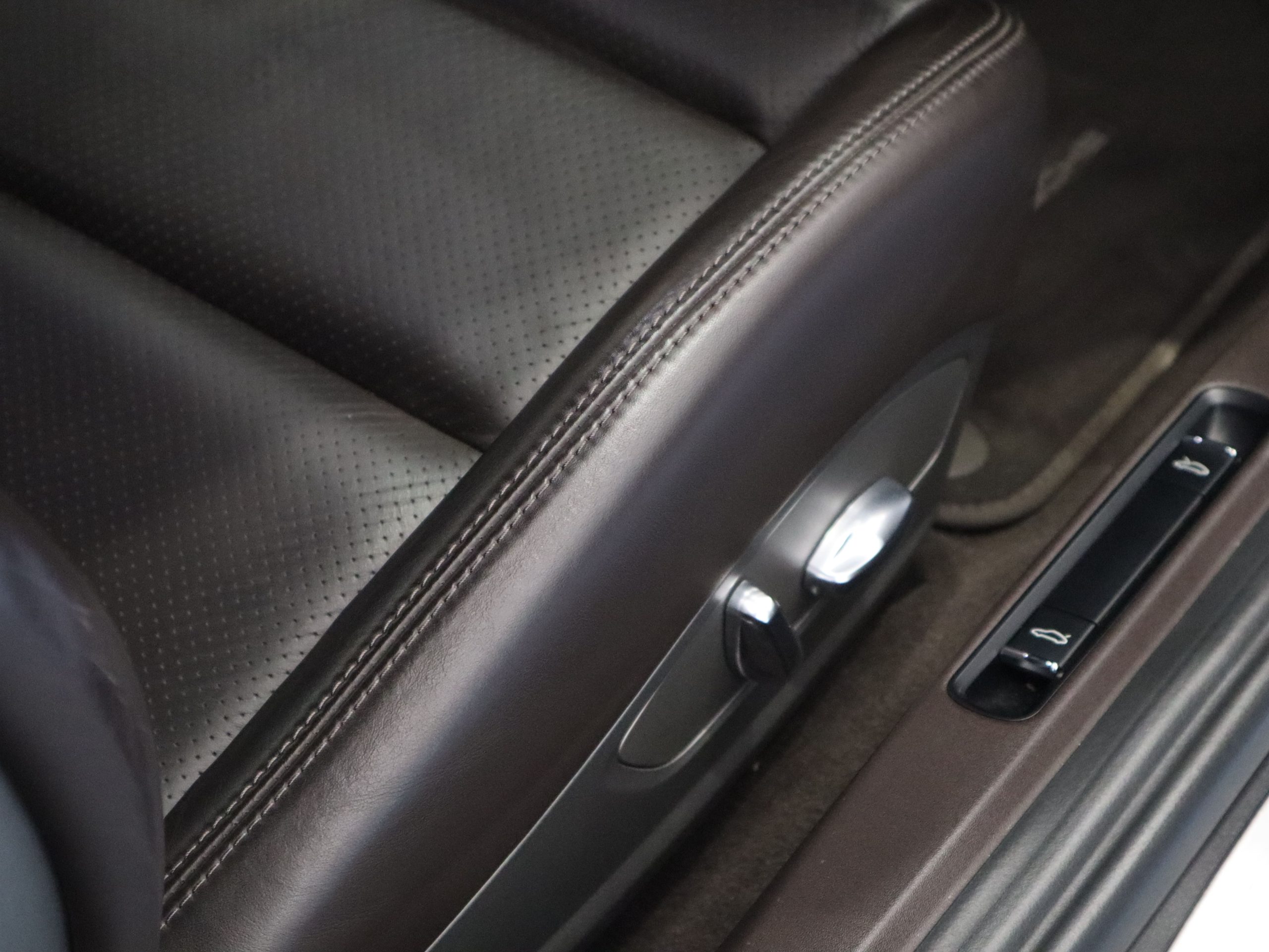 ポルシェ911カレラS（Type991.1）PDK<br>エスプレッソレザーインテリア<br>スポーツクロノパッケージ<br>スポーツエグゾーストシステム<br>PASMスポーツシャシー