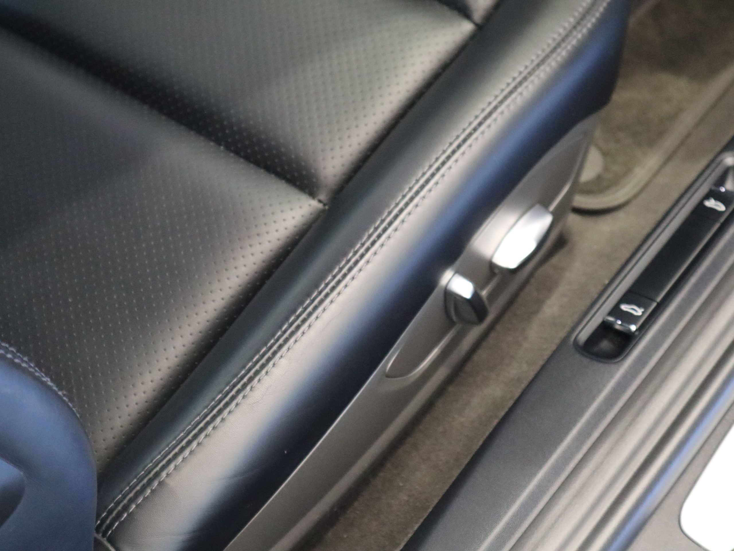 ポルシェ911カレラ（Type991.2）PDK<br>スポーツクロノパッケージ<br>スポーツエグゾーストシステム<br>エントリー＆ドライブシステム<br>LEDヘッドライト