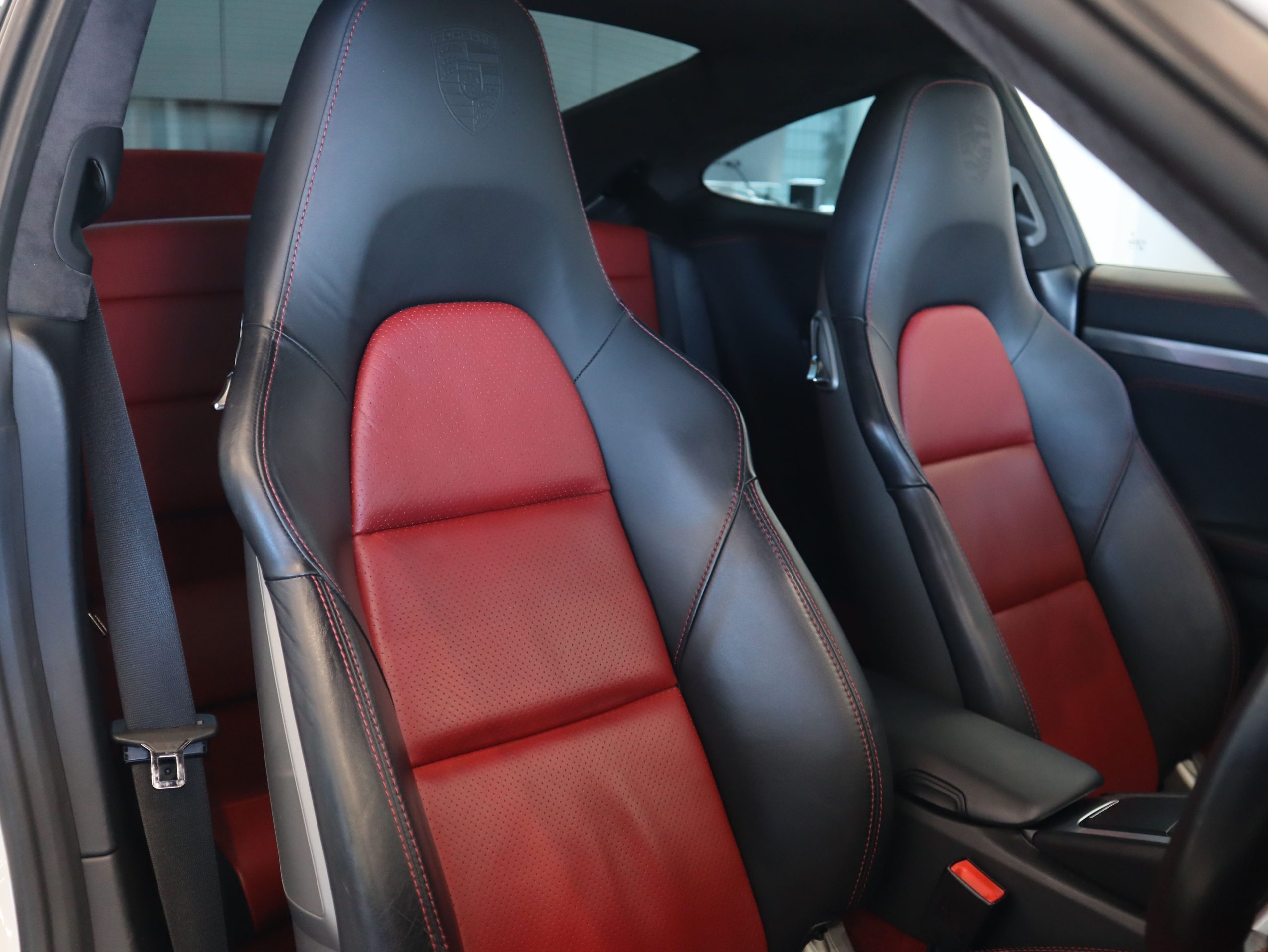 ポルシェ911カレラS（Type991.1）PDK<br>ツートンレザーインテリア<br>スポーツクロノパッケージ<br>スポーツエグゾーストシステム<br>電動ガラスサンルーフ