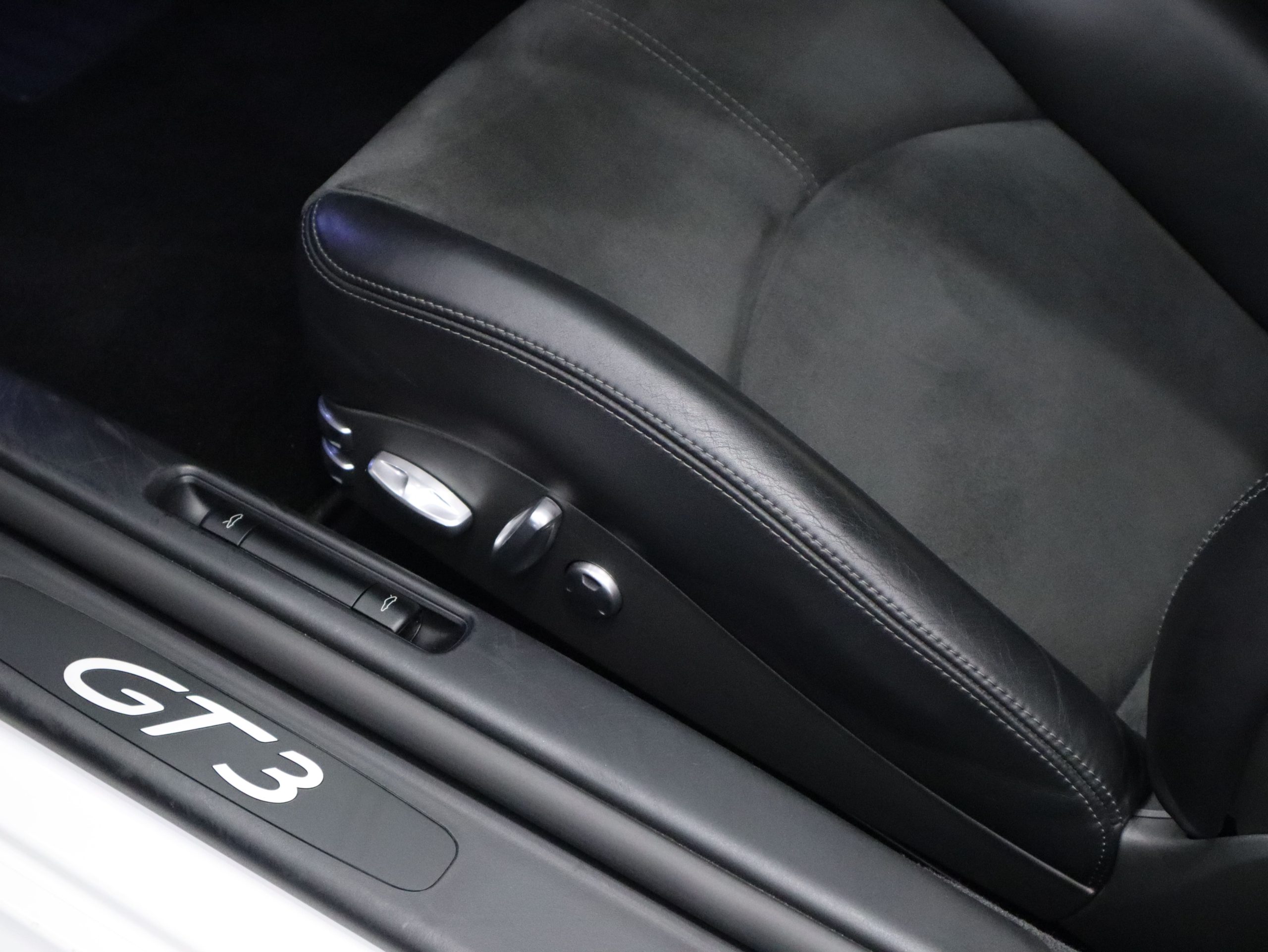 ★ポルシェ911GT3ストリート（Type997.1）6MT<br>レザーインテリア<br>PCCB<セラミックコンポジットブレーキ><br>16Wayアダプティブスポーツシートプラス<br>ロベルタリフトシステム