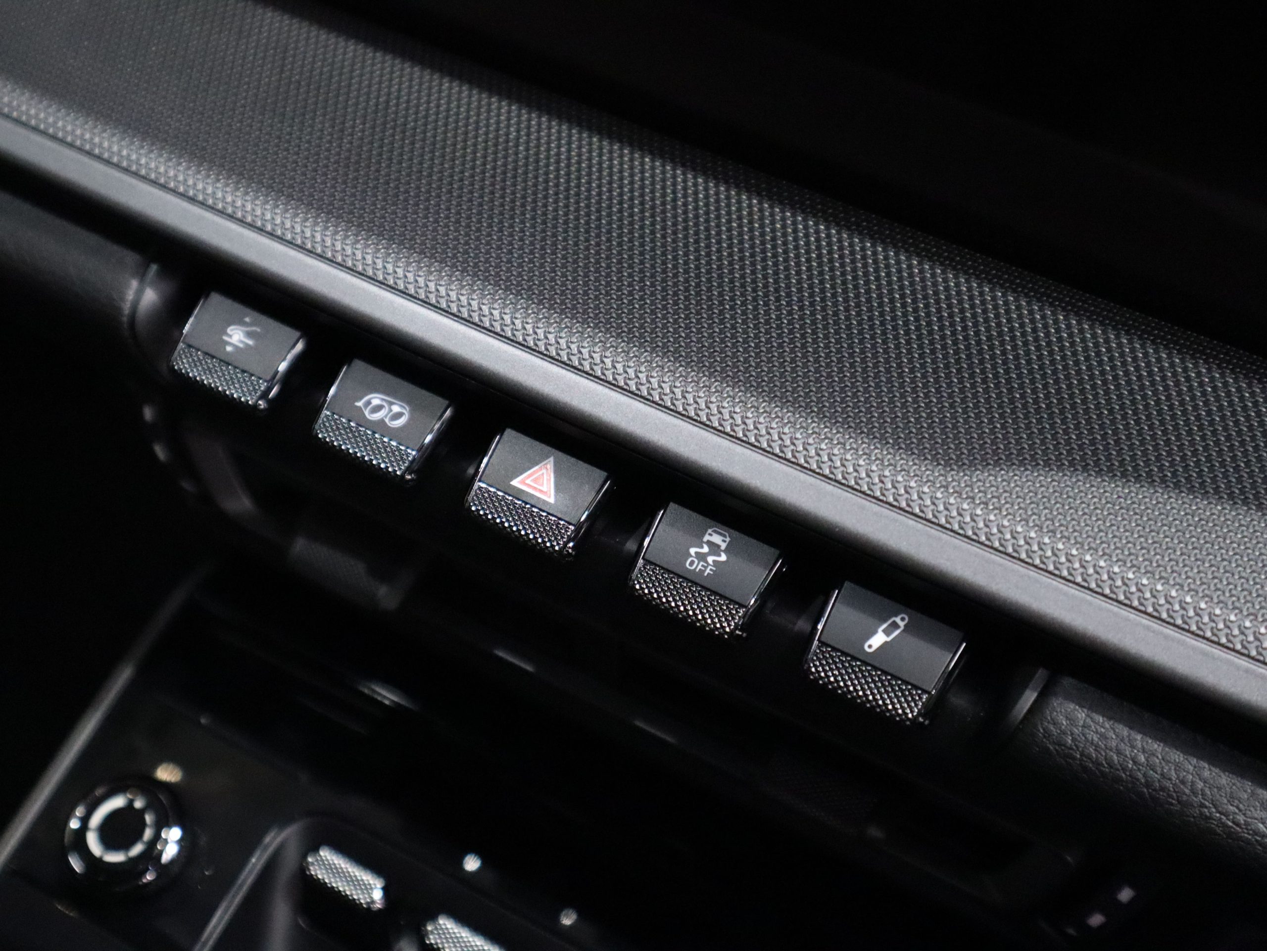 ポルシェ911カレラ（Type992）PDK<br>フロントアクスルリフトシステム<br>スポーツクロノパッケージ<br>スポーツエグゾーストシステム<br>PDLS Plus含むLEDヘッドライト<br>ティンテッドテールランプ