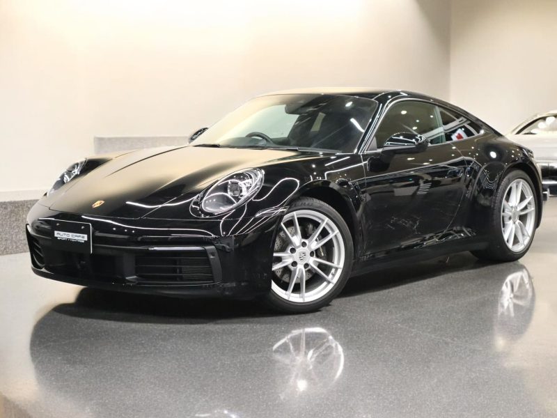 ポルシェ911カレラ（Type992）PDK<br>フロントアクスルリフトシステム<br>スポーツクロノパッケージ<br>スポーツエグゾーストシステム<br>PDLS Plus含むLEDヘッドライト<br>ティンテッドテールランプ