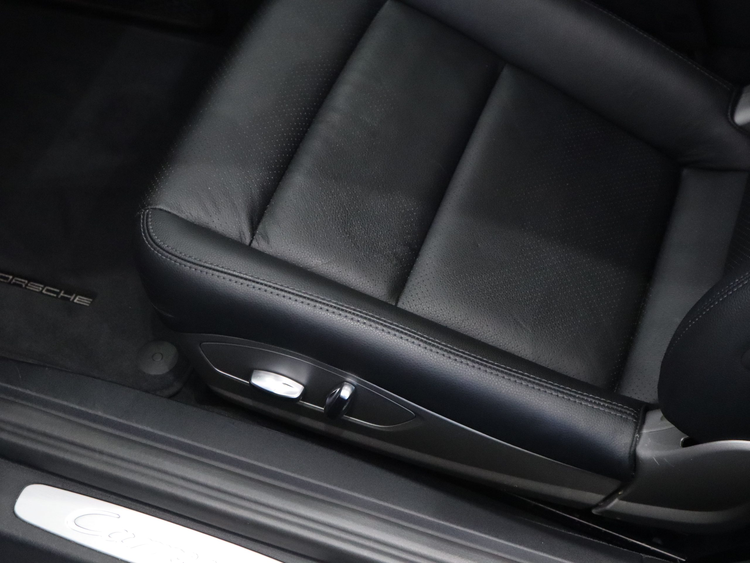 ポルシェ911カレラ（Type991.2）PDK<br>スポーツクロノパッケージ<br>レーンチェンジアシスト<br>エントリー＆ドライブシステム