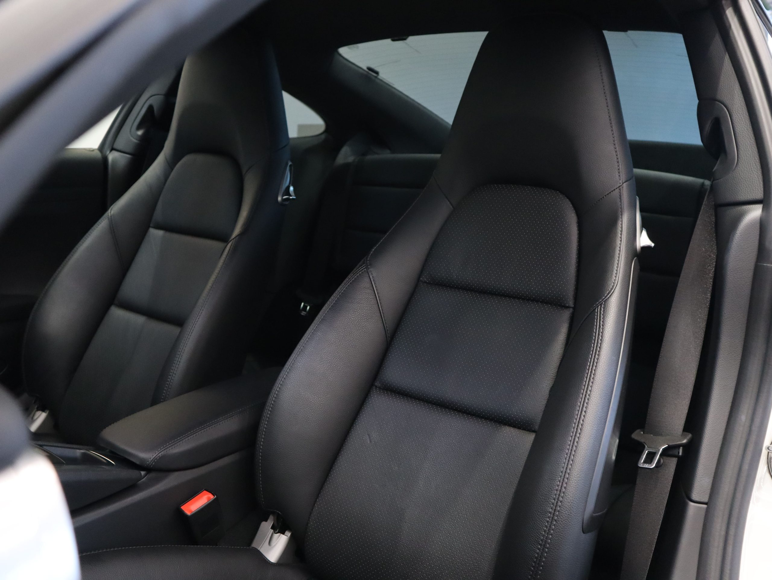 ポルシェ911カレラ（Type991.2）PDK<br>スポーツクロノパッケージ<br>レーンチェンジアシスト<br>エントリー＆ドライブシステム