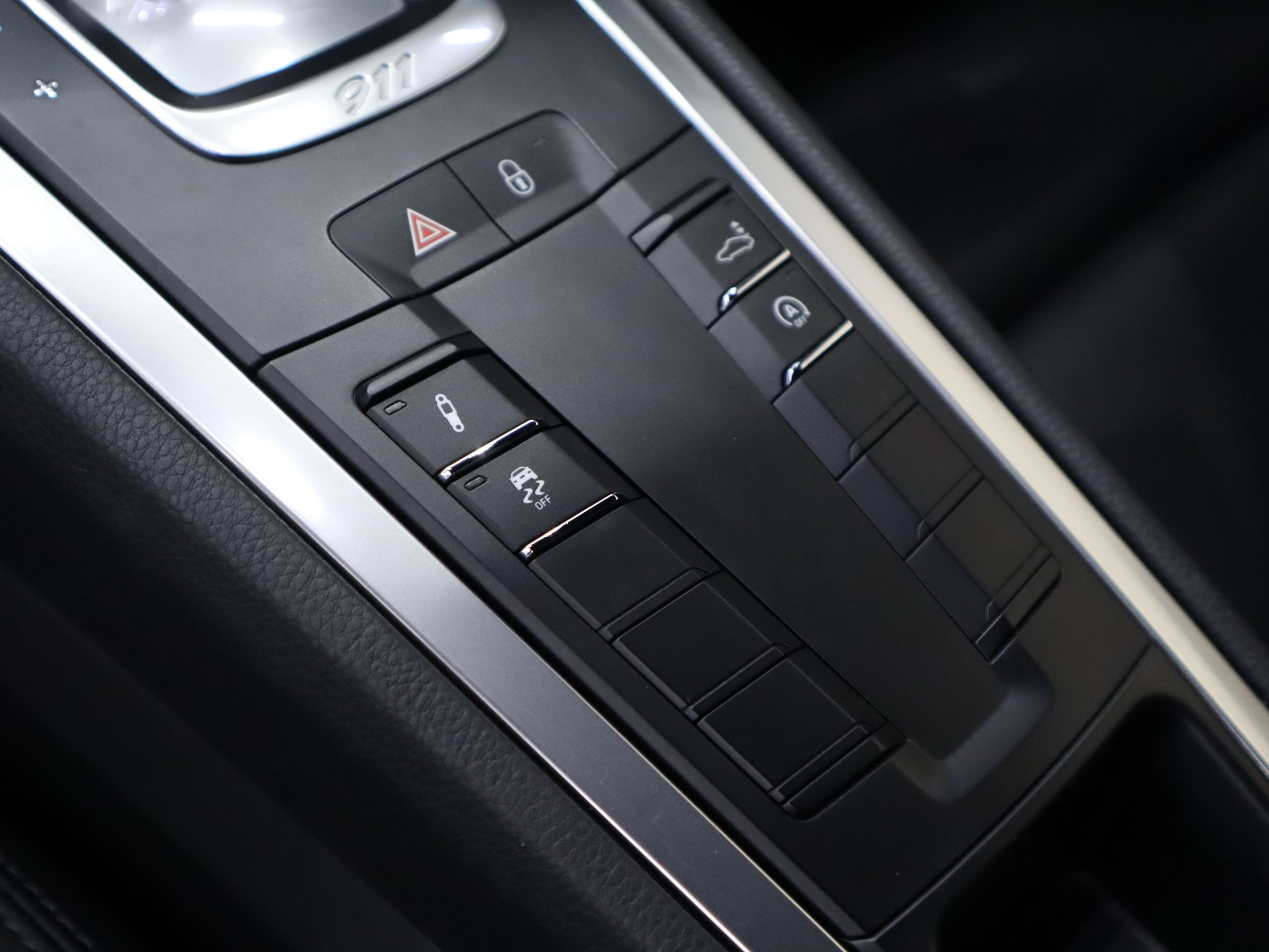 ポルシェ911カレラ（Type991.2）PDK<br>スポーツクロノパッケージ<br>レーンチェンジアシスト<br>エントリー＆ドライブシステム