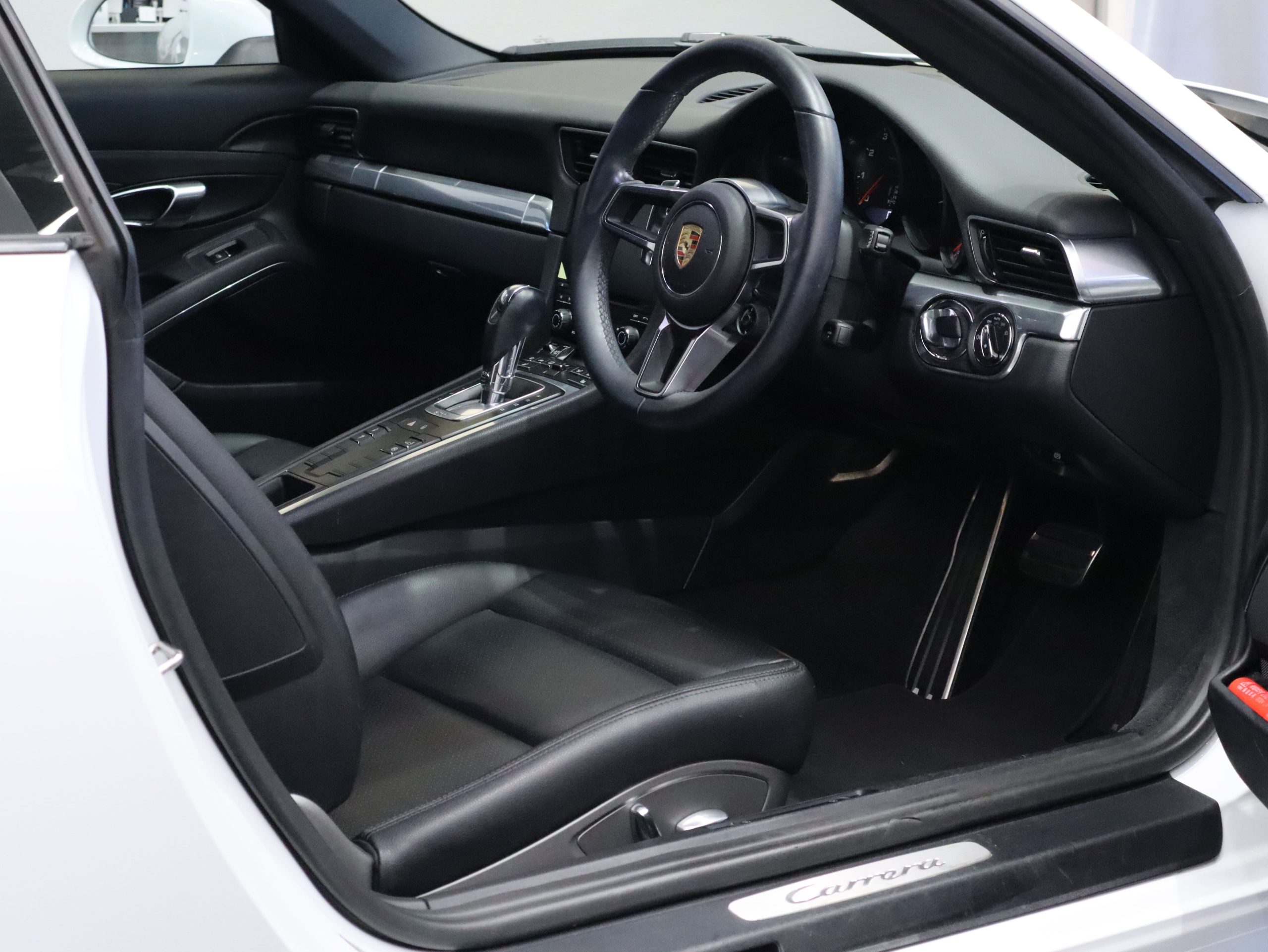 ポルシェ911カレラ（Type991.2）PDK<br>スポーツクロノパッケージ<br>レーンチェンジアシスト<br>エントリー＆ドライブシステム