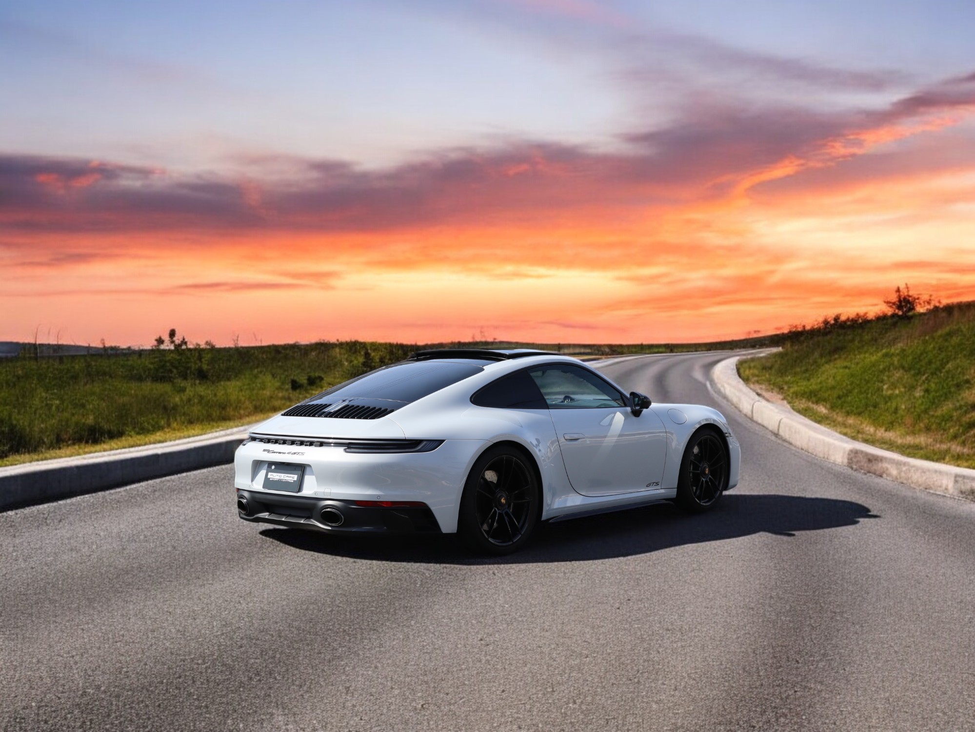 ポルシェ911カレラ4GTS（Type992）PDK<br>フロントアクスルリフトシステム<br>リアアクスルステアリング<br>GTS＆マットカーボンインテリアPKG<br>ハイグロスエクステリアPKG<br>チルト/スライド式電動ガラスサンルーフ