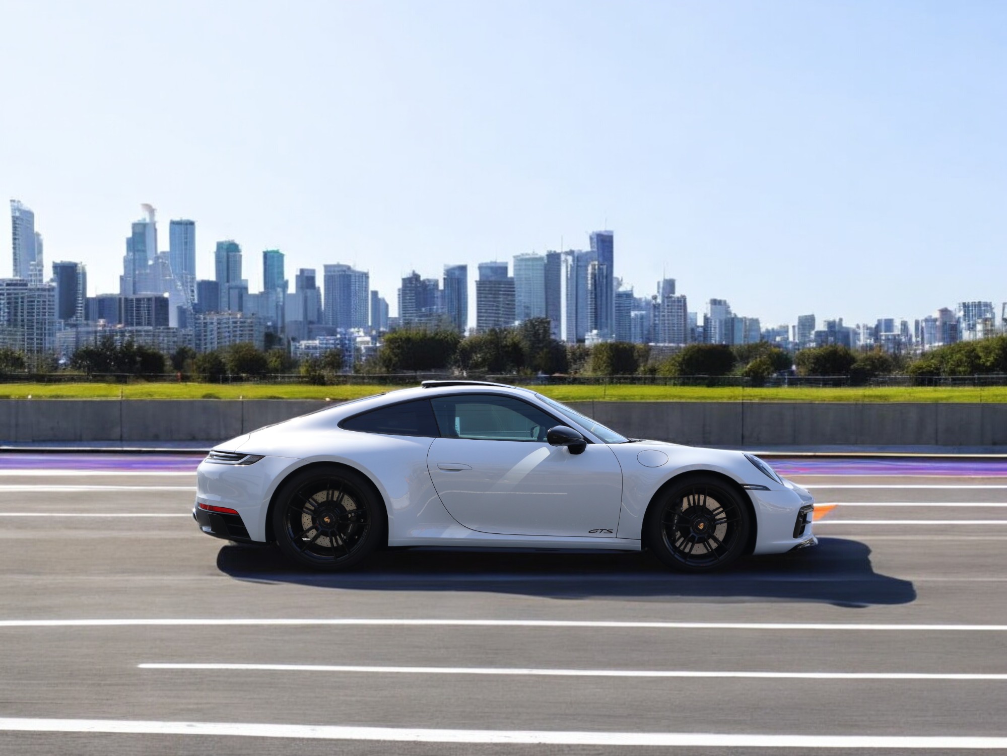 ポルシェ911カレラ4GTS（Type992）PDK<br>フロントアクスルリフトシステム<br>リアアクスルステアリング<br>GTS＆マットカーボンインテリアPKG<br>ハイグロスエクステリアPKG<br>チルト/スライド式電動ガラスサンルーフ