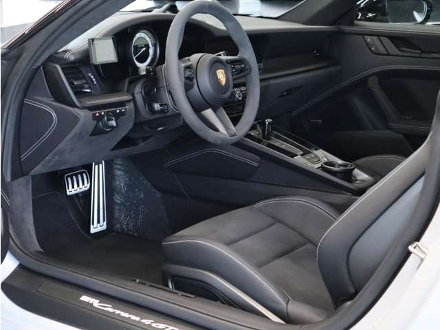 ポルシェ911カレラ4GTS（Type992）PDK<br>フロントアクスルリフトシステム<br>リアアクスルステアリング<br>GTS＆マットカーボンインテリアPKG<br>ハイグロスエクステリアPKG<br>チルト/スライド式電動ガラスサンルーフ