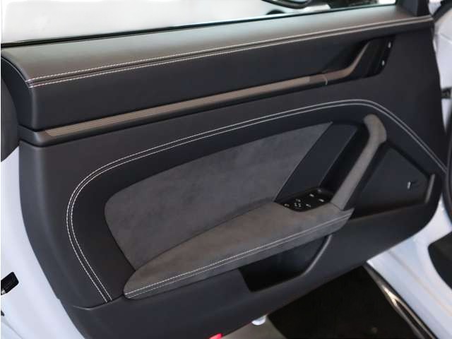 ポルシェ911カレラ4GTS（Type992）PDK<br>フロントアクスルリフトシステム<br>リアアクスルステアリング<br>GTS＆マットカーボンインテリアPKG<br>ハイグロスエクステリアPKG<br>チルト/スライド式電動ガラスサンルーフ