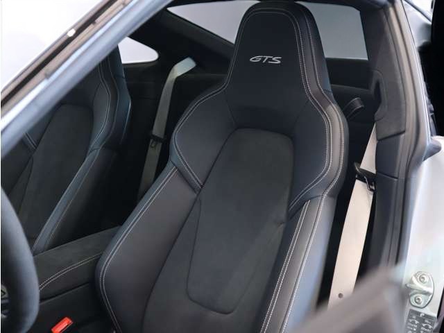 ポルシェ911カレラ4GTS（Type992）PDK<br>フロントアクスルリフトシステム<br>リアアクスルステアリング<br>GTS＆マットカーボンインテリアPKG<br>ハイグロスエクステリアPKG<br>チルト/スライド式電動ガラスサンルーフ