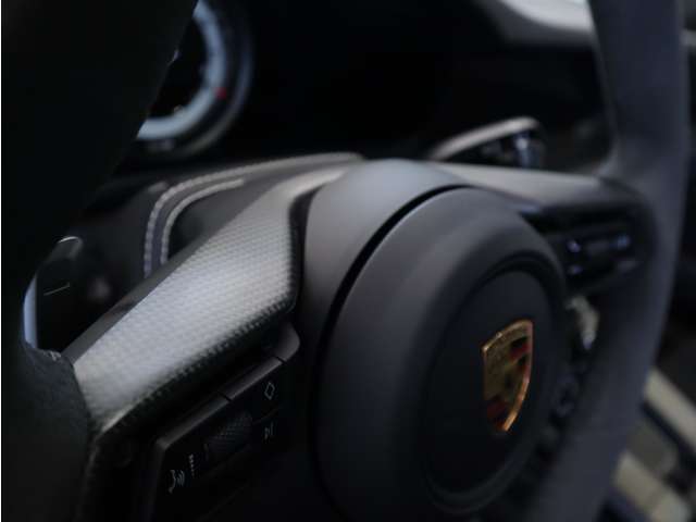 ポルシェ911カレラ4GTS（Type992）PDK<br>フロントアクスルリフトシステム<br>リアアクスルステアリング<br>GTS＆マットカーボンインテリアPKG<br>ハイグロスエクステリアPKG<br>チルト/スライド式電動ガラスサンルーフ