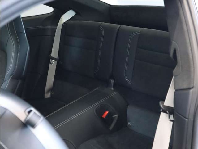 ポルシェ911カレラ4GTS（Type992）PDK<br>フロントアクスルリフトシステム<br>リアアクスルステアリング<br>GTS＆マットカーボンインテリアPKG<br>ハイグロスエクステリアPKG<br>チルト/スライド式電動ガラスサンルーフ
