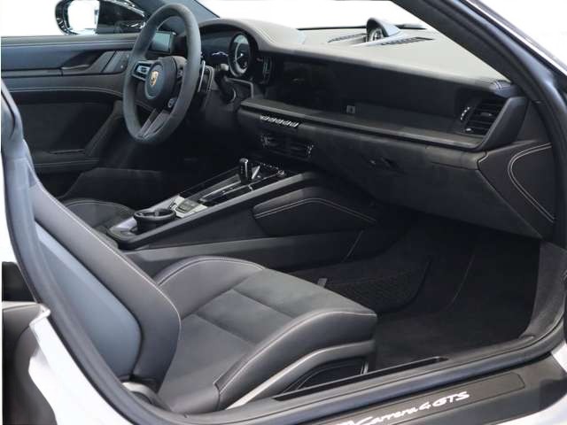 ポルシェ911カレラ4GTS（Type992）PDK<br>フロントアクスルリフトシステム<br>リアアクスルステアリング<br>GTS＆マットカーボンインテリアPKG<br>ハイグロスエクステリアPKG<br>チルト/スライド式電動ガラスサンルーフ