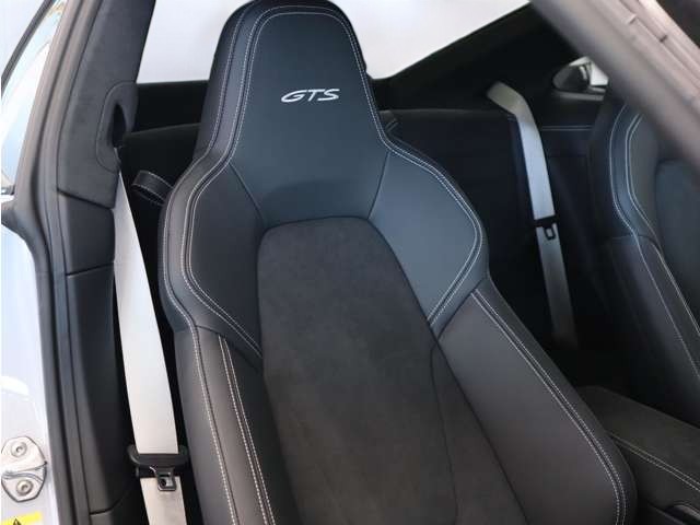 ポルシェ911カレラ4GTS（Type992）PDK<br>フロントアクスルリフトシステム<br>リアアクスルステアリング<br>GTS＆マットカーボンインテリアPKG<br>ハイグロスエクステリアPKG<br>チルト/スライド式電動ガラスサンルーフ