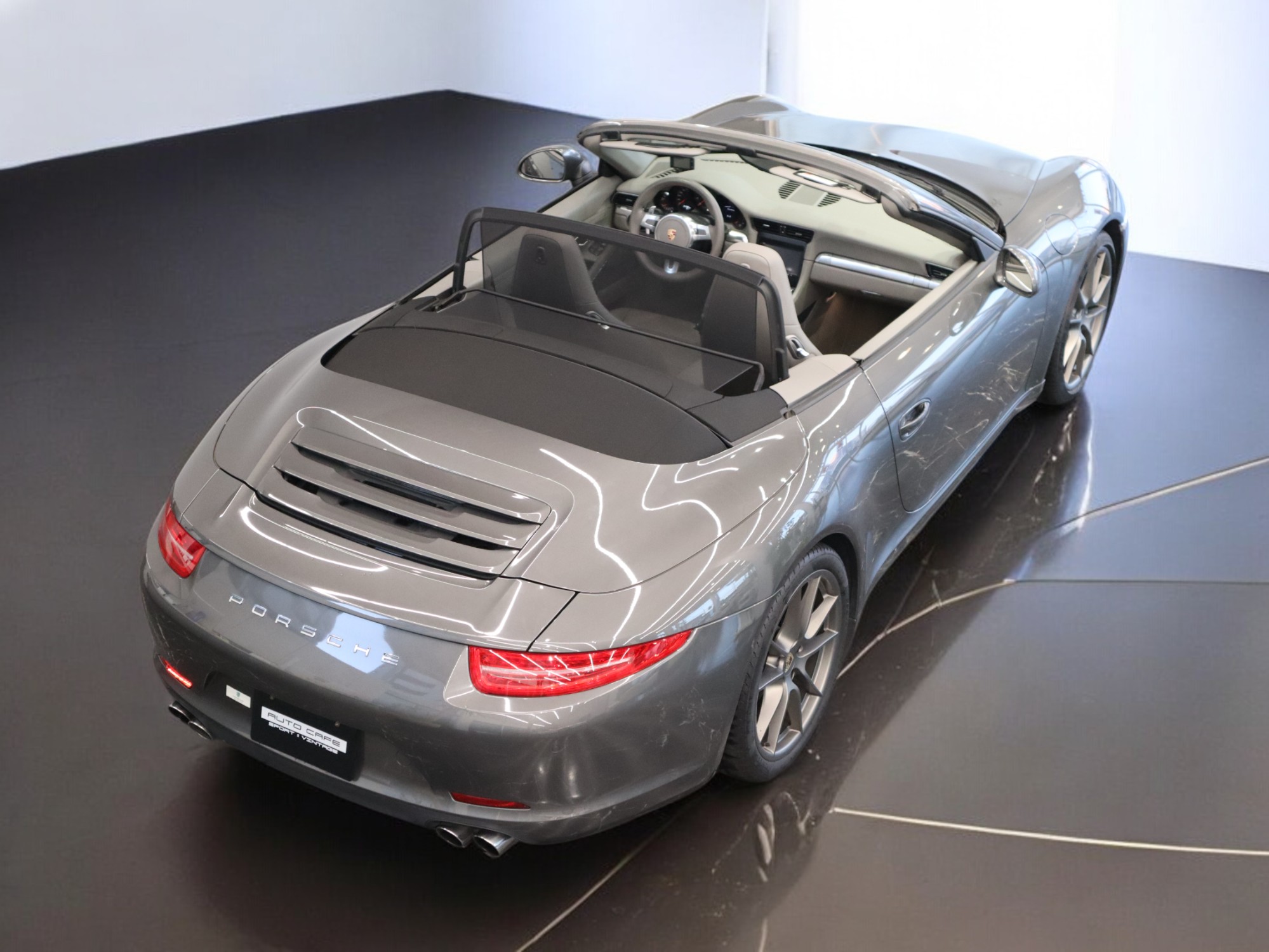 ポルシェ911カレラカブリオレ（Type991.1）PDK<br>スポーツエグゾーストシステム<br>シートベンチレーション<br>サテンプラチナ塗装ホイール<br>PASM