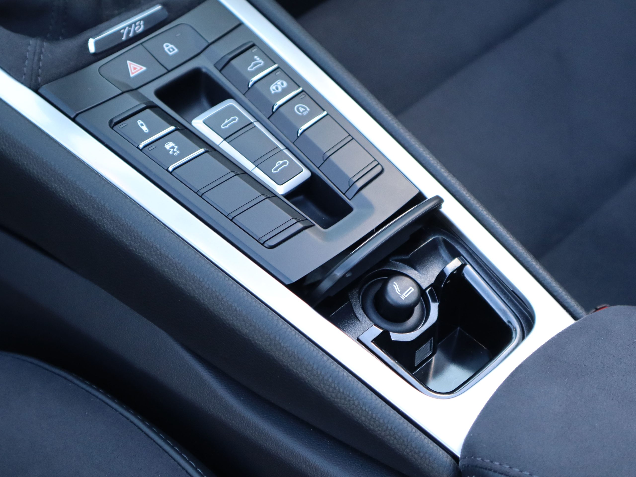 ポルシェ718ボクスターGTS4.0（Type982）6MT<br>ルビースターネオ<br>スポーツクロノパッケージ<br>ポルシェトルクベクタリング<br>20インチCarrera Sportホイール