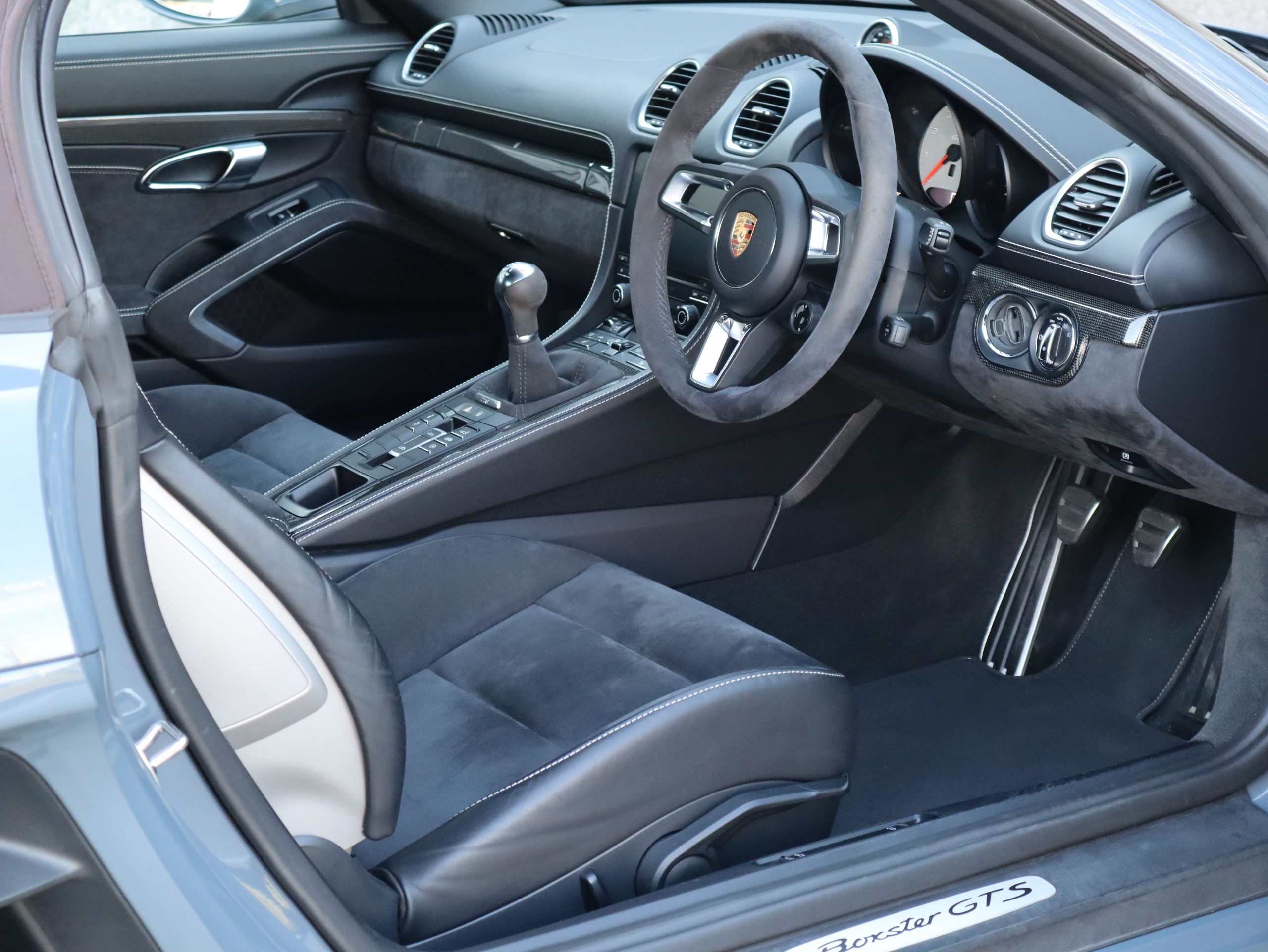 ポルシェ718ボクスターGTS（Type982）6MT<br>GTSインテリアパッケージ<br>GTSアルカンターラパッケージ<br>スポーツクロノパッケージ<br>ポルシェトルクベクタリング