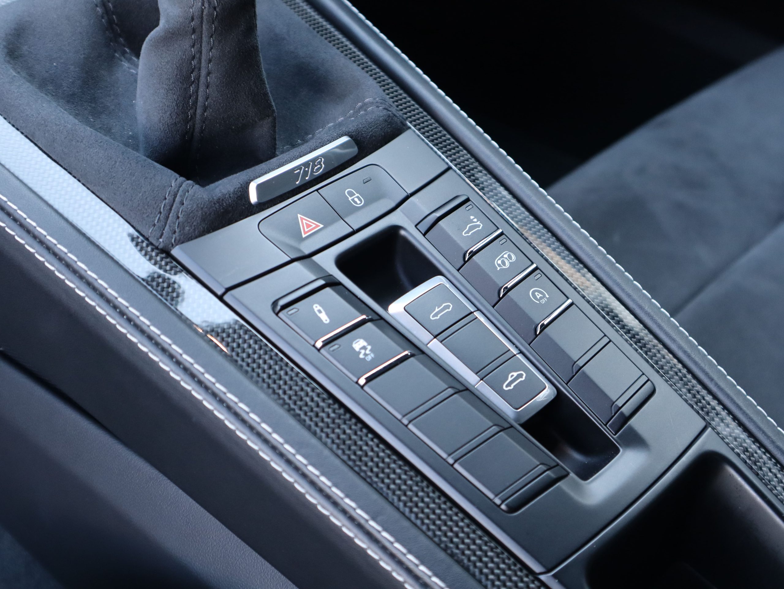 ポルシェ718ボクスターGTS（Type982）6MT<br>GTSインテリアパッケージ<br>GTSアルカンターラパッケージ<br>スポーツクロノパッケージ<br>ポルシェトルクベクタリング