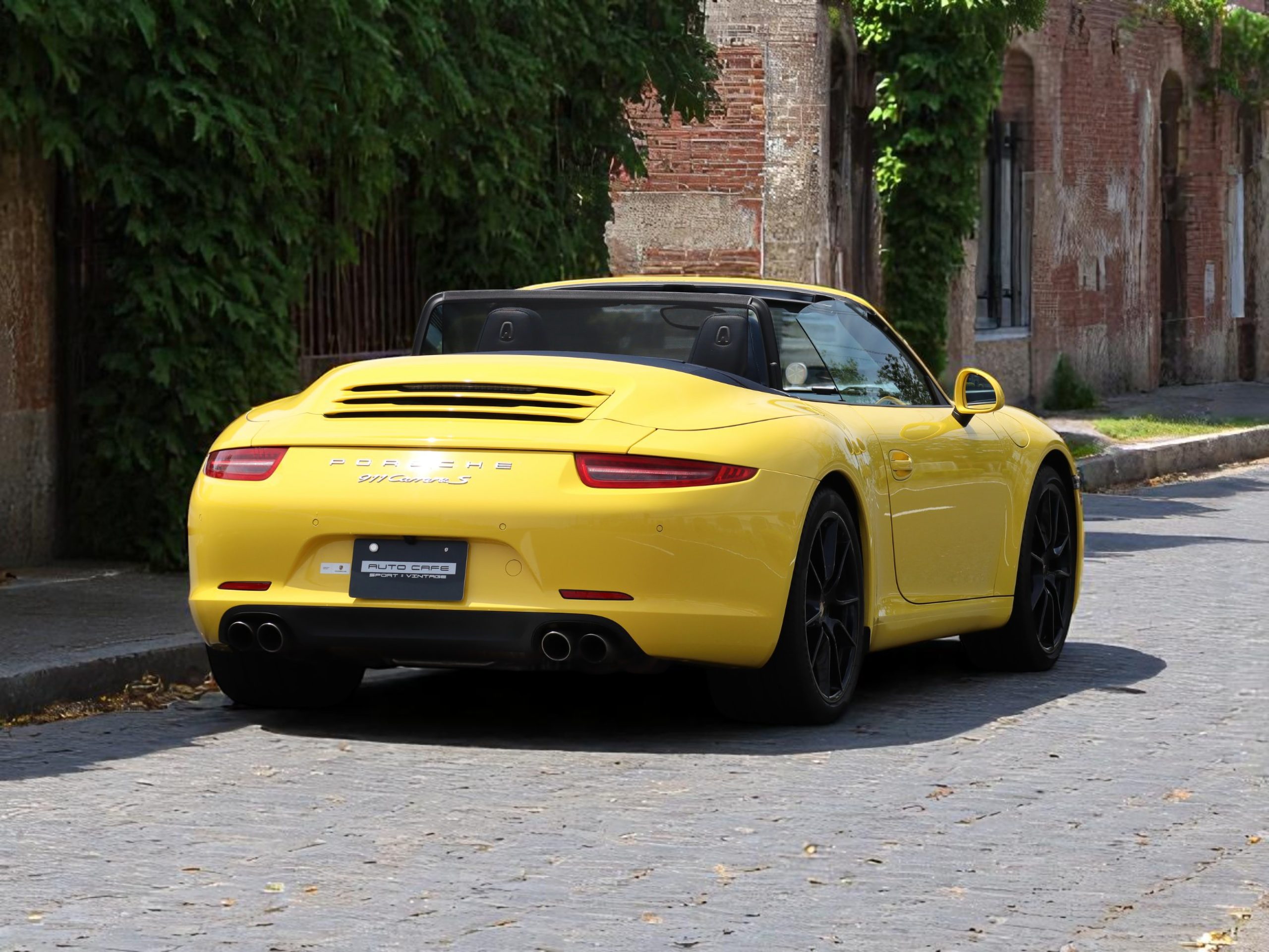 ポルシェ911カレラSカブリオレ（Type991.1）PDK<br>スポーツクロノパッケージ<br>ブルーレザーインテリア<br>シートベンチレーション<br>シートヒーター