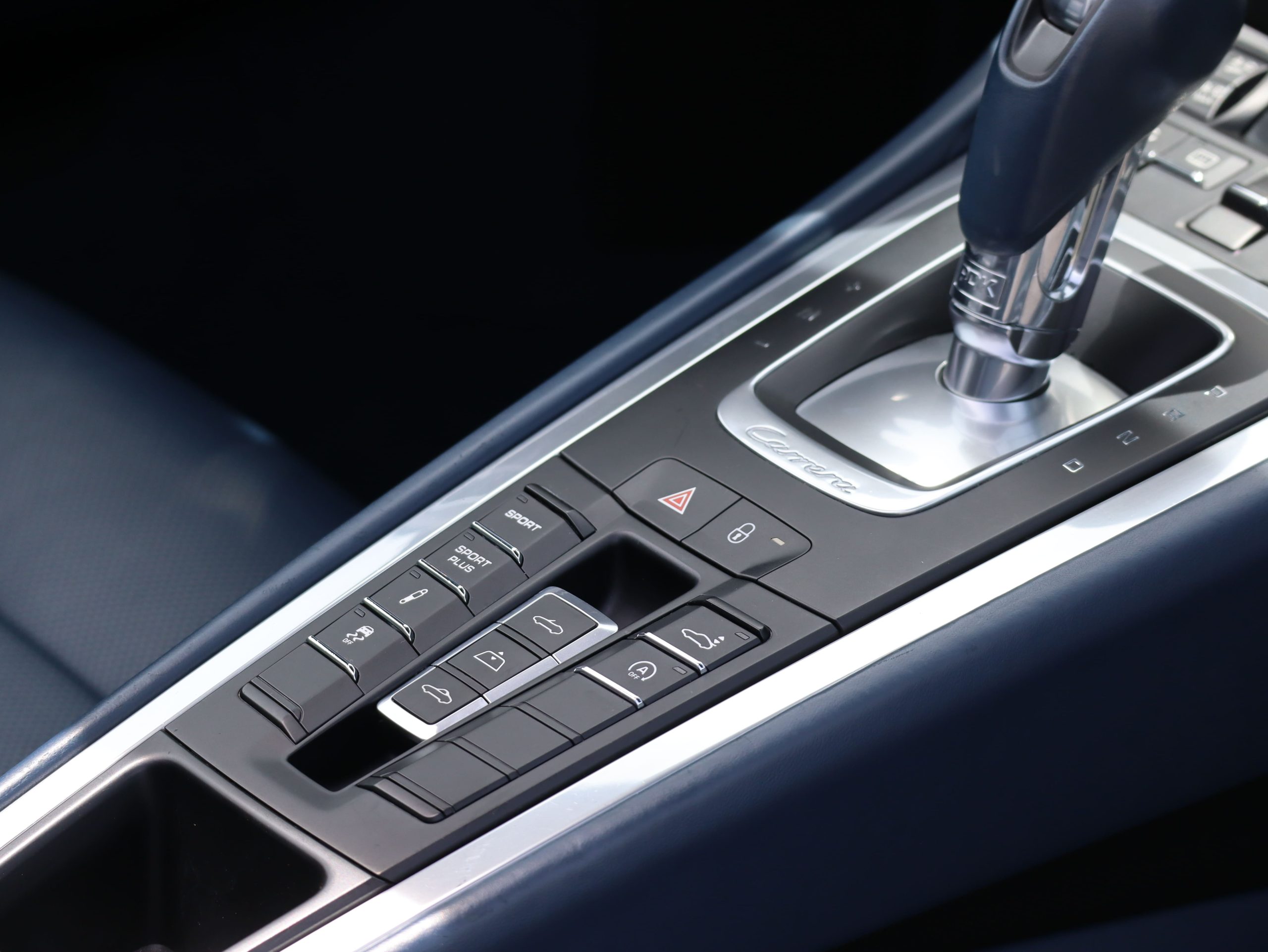ポルシェ911カレラSカブリオレ（Type991.1）PDK<br>スポーツクロノパッケージ<br>ブルーレザーインテリア<br>シートベンチレーション<br>シートヒーター