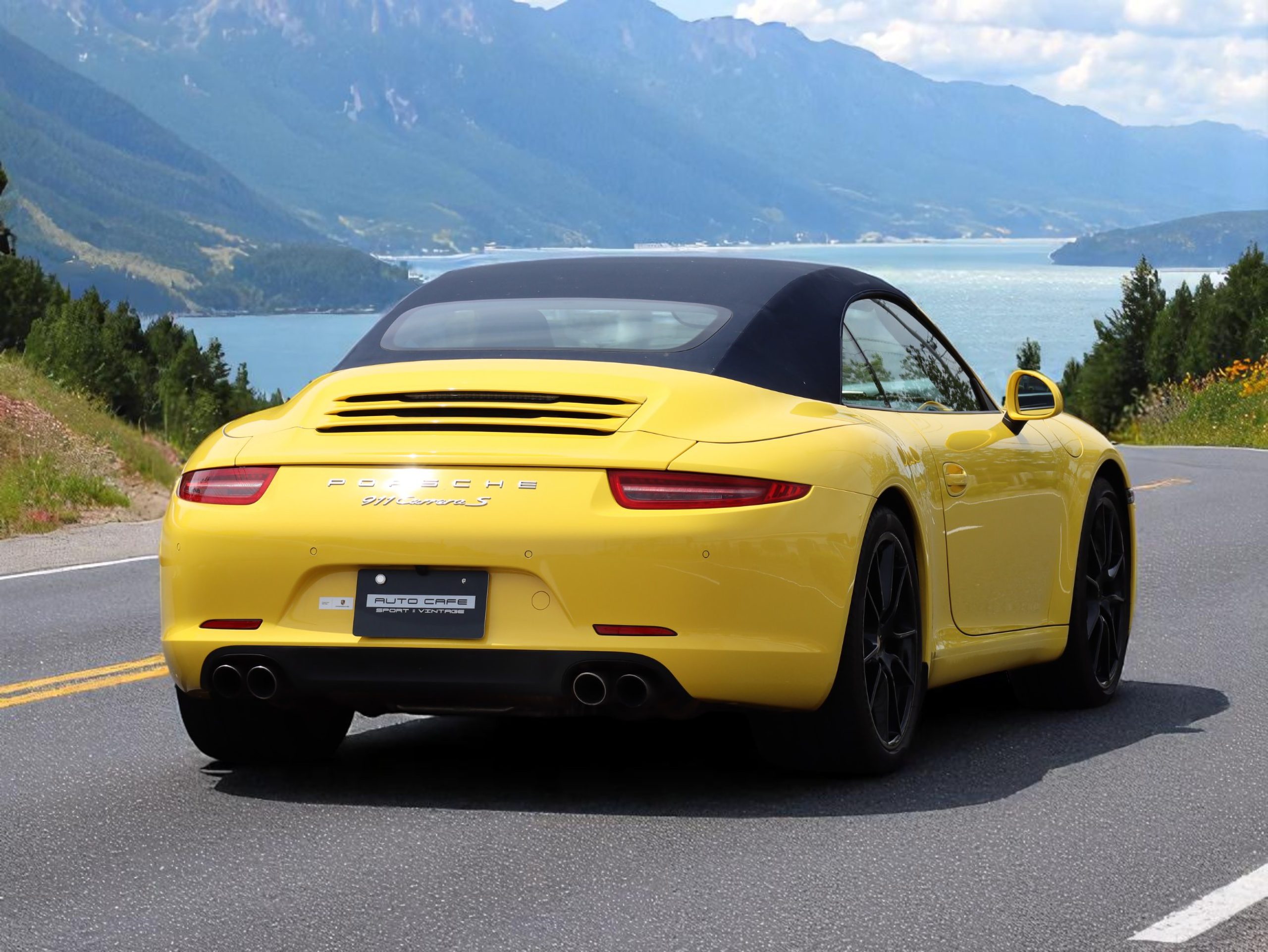ポルシェ911カレラSカブリオレ（Type991.1）PDK<br>スポーツクロノパッケージ<br>ブルーレザーインテリア<br>シートベンチレーション<br>シートヒーター